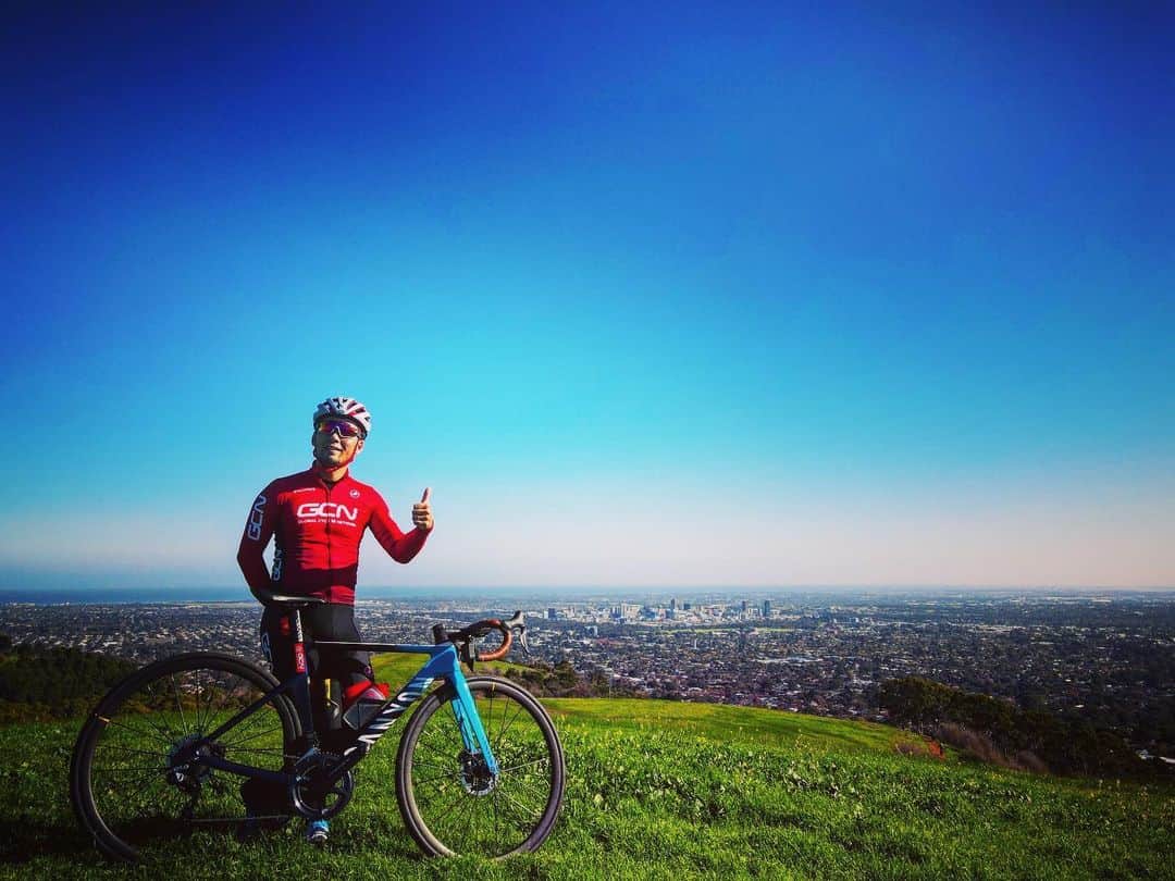 土井雪広のインスタグラム：「撮影日和。 #gcn #filming #castelli#canyonbikes #fizik #bellhelmets」