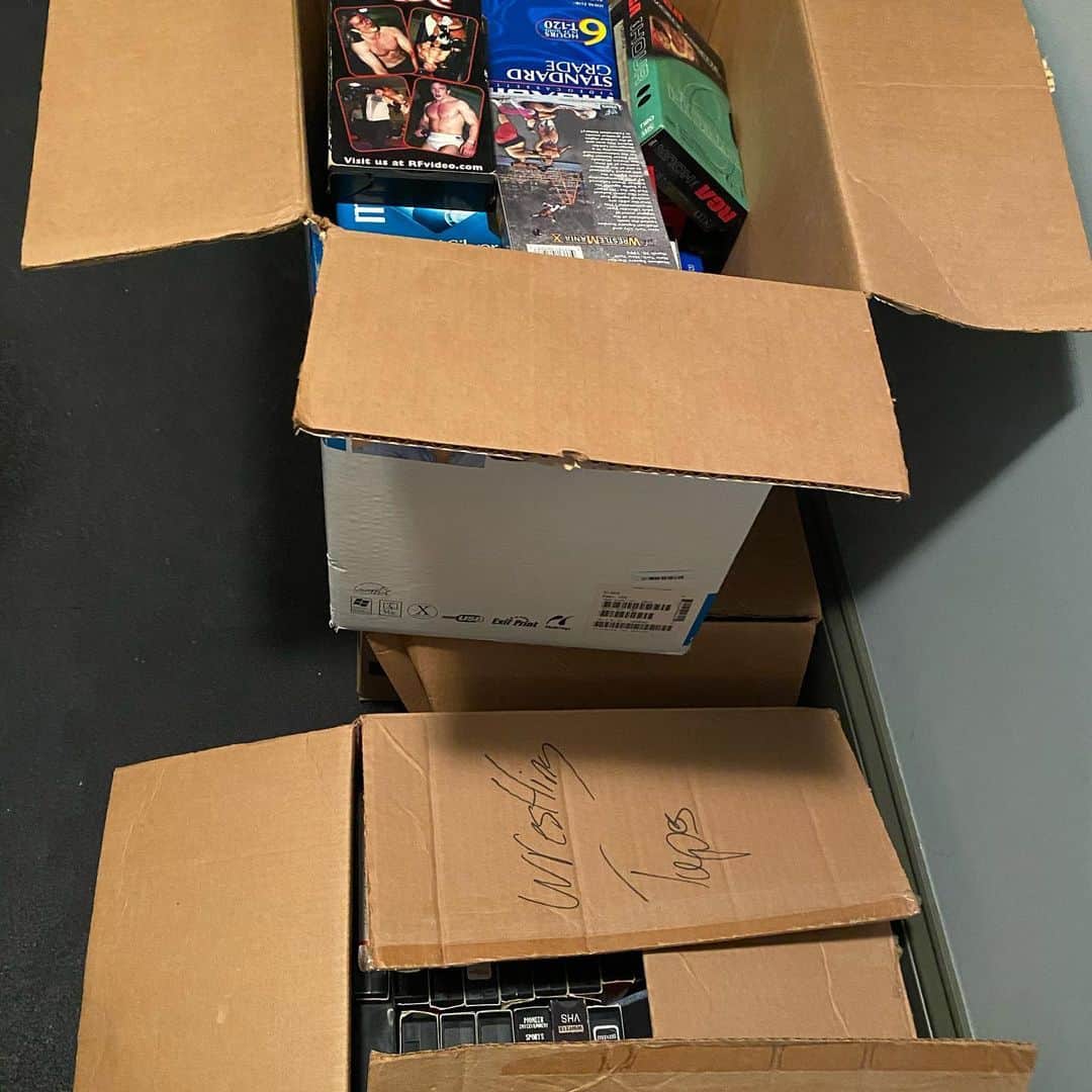 アレン・ジョーンズのインスタグラム：「What are in these boxes? Well, before there was YouTube there was tape trading. Let’s talk about on mixer.com/STYLESCLASH at 10pm」