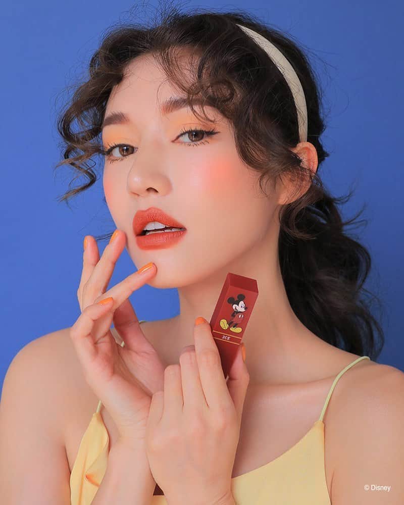 3CE Official Instagramさんのインスタグラム写真 - (3CE Official InstagramInstagram)「3CE | Disney LIP COLOR #232 PICNICKE 맑은 기분을 깨워줄 스칼렛 레드 컬러♥️ - The scarlet color that makes a fine day♥️ #3CE #3CExDisney #3CELIPCOLOR」6月5日 11時18分 - 3ce_official