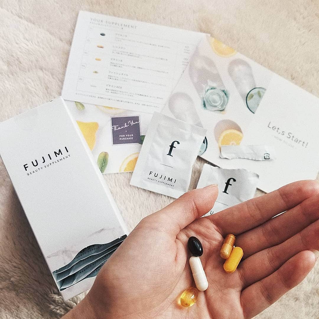小林レイミのインスタグラム：「初めてお肌用のサプリ飲み始めました💊🍃簡単な質問に答えるだけで自分に合うものを処方してくれるオーダーメイド式のサプリメント😳サプリってなんとなく選んじゃうから自分のなりたい肌に合うものを選んでもらえるのは嬉しい❣❣ #fujimi #サプリメント #肌ケア #ビタミン #pr #supplements #skincare #vitamin」