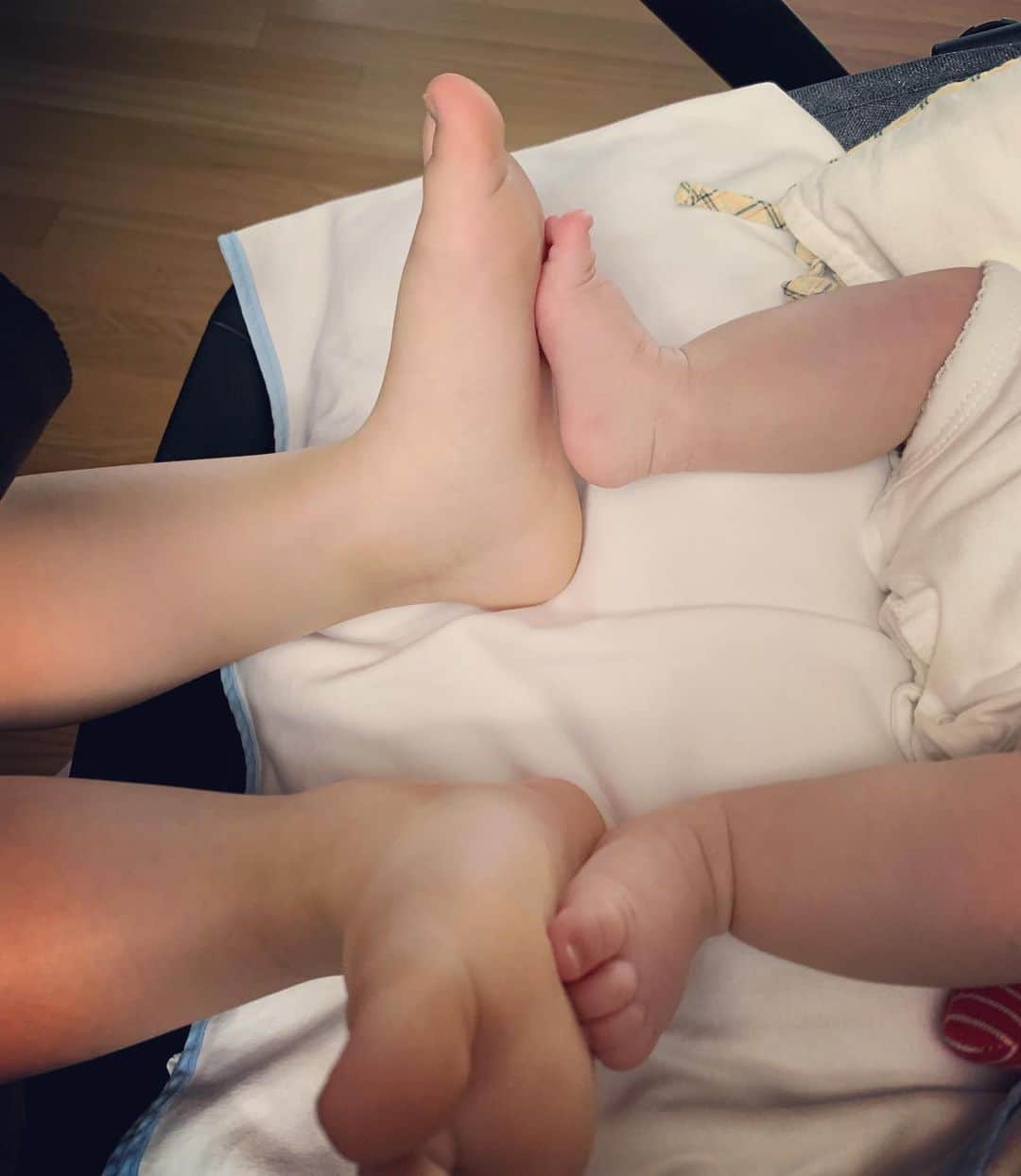 イ・ユンジのインスタグラム：「오늘은 너희둘이 만난지 50일되는날. 고마워 내 사랑들아#라니소울#  소울d+50」