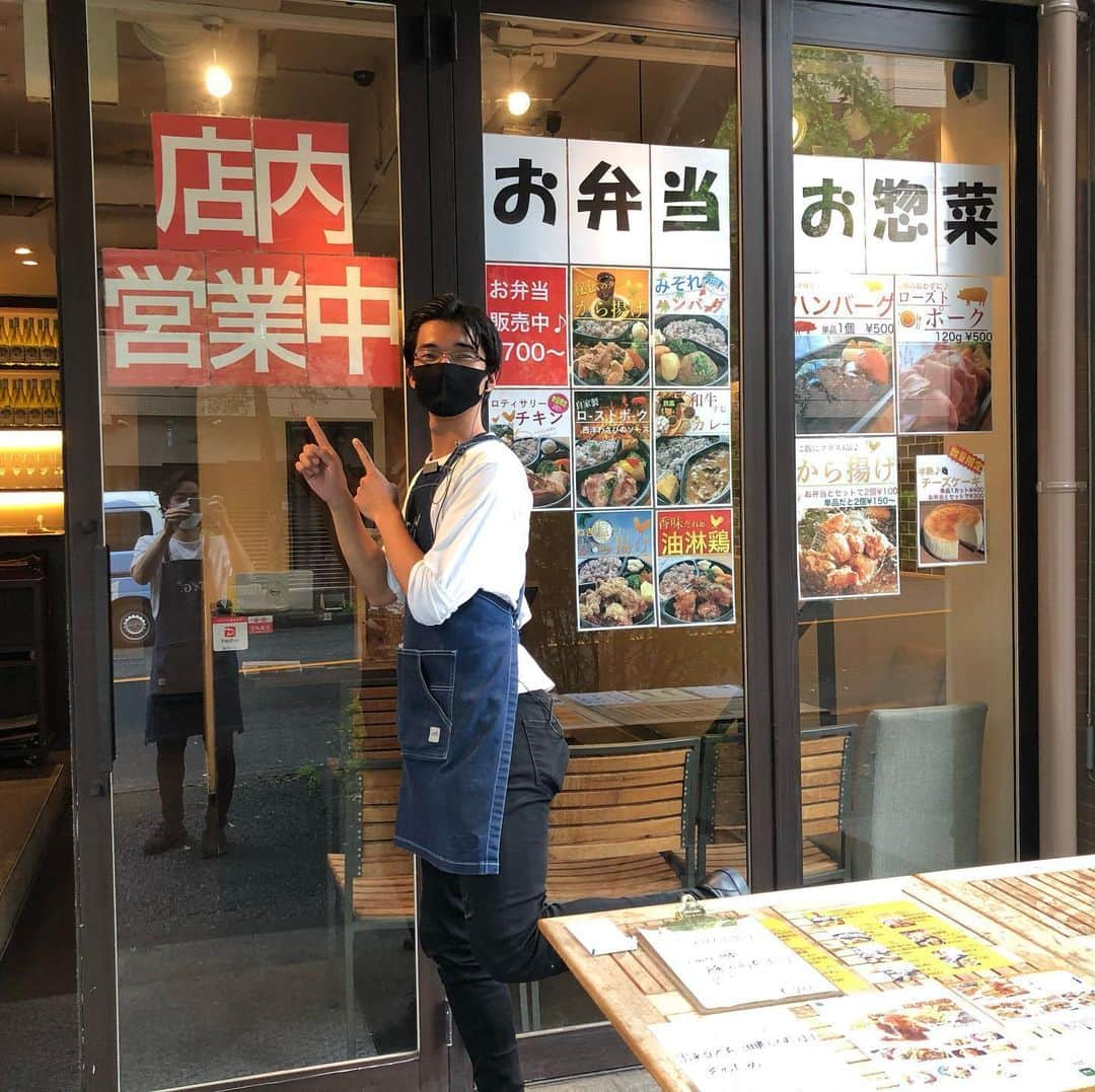 ハース恵比寿店さんのインスタグラム写真 - (ハース恵比寿店Instagram)「こんにちは😃﻿ ハース恵比寿店です。﻿ 本日も元気にランチ営業スタートいたしました﻿ ﻿ 本日も暑くムシムシしてますが、﻿ 店内で美味しいご飯をモリモリ食べてパワーチャージしてください👍﻿ ﻿ 窓も全開‼️換気バッチシ👌﻿ もちろん冷房も効いてるので涼しいですよ〜﻿ ﻿ 【ランチ】﻿ 11:30〜15:00﻿ 【ディナー】﻿ 17:00〜22:00﻿ ﻿ 皆様のご来店お待ちしております🎶﻿ ﻿ 皆様に安心してご利用いただけるように換気、アルコール消毒等感染症予防対策をとらせて頂きお客様とスタッフの健康に細心の注意を払い営業させていただきます。﻿ 何卒、ご理解、ご協力の程宜しくお願い致します。﻿ ﻿ #ハース恵比寿店 #ハース恵比寿 #肉#恵比寿#恵比寿グルメ#恵比寿ビストロ#恵比寿ディナー#ハース #イタリアン#恵比寿ランチ#プリン#チーズ#ロティサリーチキン#恵比寿ワイン#恵比寿テイクアウト#恵比寿チーズ#ガレット#フレンチ#カフェ#恵比寿新聞#コロナ#チーズフォンデュ#軽く一杯#ビール#ワイン#自然派ワイン#代官山ランチ#代官山カフェ#恵比寿カフェ#代官山グルメ﻿」6月5日 11時51分 - hearth_ebisu