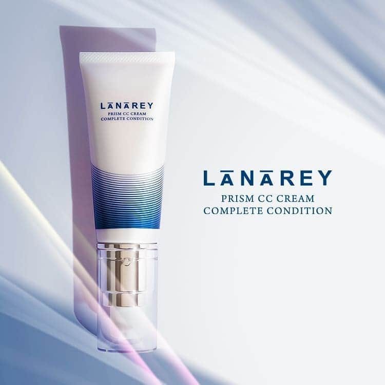 LANAREY PRISM MAKEUP _official のインスタグラム：「. より崩れにくく　より潤う ラナレイCCクリームが、待望のリニューアル！ . 薄付きなのに肌をキレイに見せるプリズム効果や SPF50+・PA++++の高機能はそのままに . 透明感をアップするホワイトローズやレチノールなど スキンケア＆エイジングケア成分を新配合 . . ファンデーション、化粧下地、カラーコントロール、 ブライトニング、凹凸毛穴カバー、コンシーラー、 日焼け止め、美容液、乳液の 圧巻の1本9役 . 公式サイトにて先行発売中！ . . #lanarey #spf50 #spf50plus #pa4plus #cute #cosme #make #makeup #cccream #foundation #skin #skincare #rose #natural #beige #ラナレイ #CCクリーム #化粧品 #美容 #日焼け止め #多機能 #簡単 #優秀 #madeinjapan」