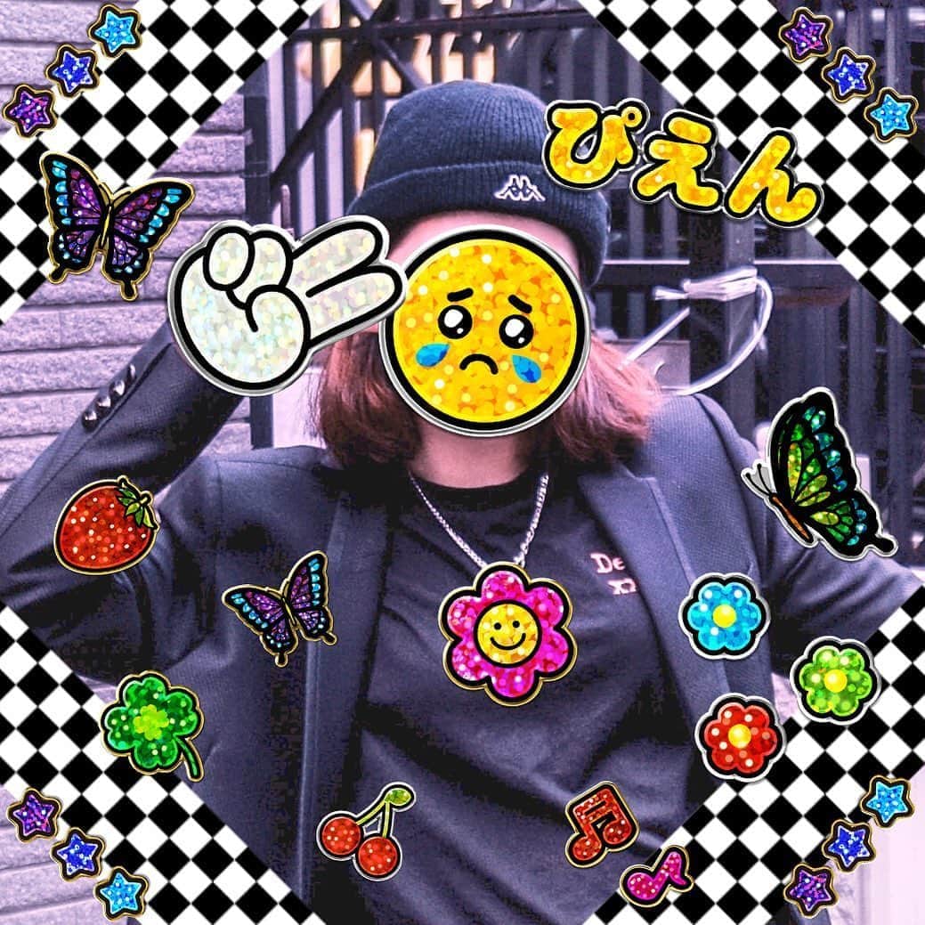 のインスタグラム：「Give photos a cute retro look with these glitter sticker-style stamps! 💜🦋✨ . #linecamera #lineカメラ #라인카메라 #グリッター #glitter #ラメ #キラキラ #ぴえん #絵文字 #シール #sticker #レトロ #昭和レトロ #かわいい #可愛い #kawaii #cute #スタンプ #stamp #stamps」