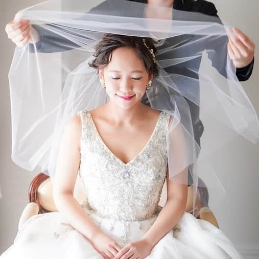 のインスタグラム：「﻿・ 【#weddingphotos】 ・ 邪悪なものから花嫁を守るといわれている清く繊細なベール✨ ・ 会場👉 #アーヴェリール迎賓館名古屋 ・ 【#tg花嫁】 ↑タグ付けしてフォロー&投稿お願いします☺︎ #takeandgiveneeds #テイクアンドギヴニーズ #tg花嫁」