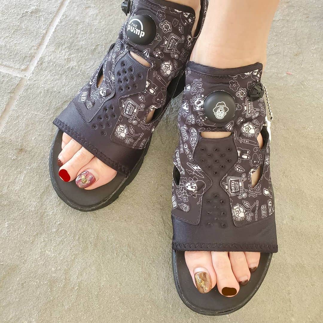 山田優さんのインスタグラム写真 - (山田優Instagram)「@yukachocomoo  と @reebokjp のコラボ♥️ げきかわ❤️ そしれ、歩きやすい‼️ 可愛いワンピと合わせたり デニムと合わせたり 楽しみだ～😍 #chocomoo  #sandals  #人差し指のネイルは取れちゃったので色塗ってみた #ごまかしネイル #そろそろネイルしたいわ～」6月5日 12時09分 - yu_yamada_