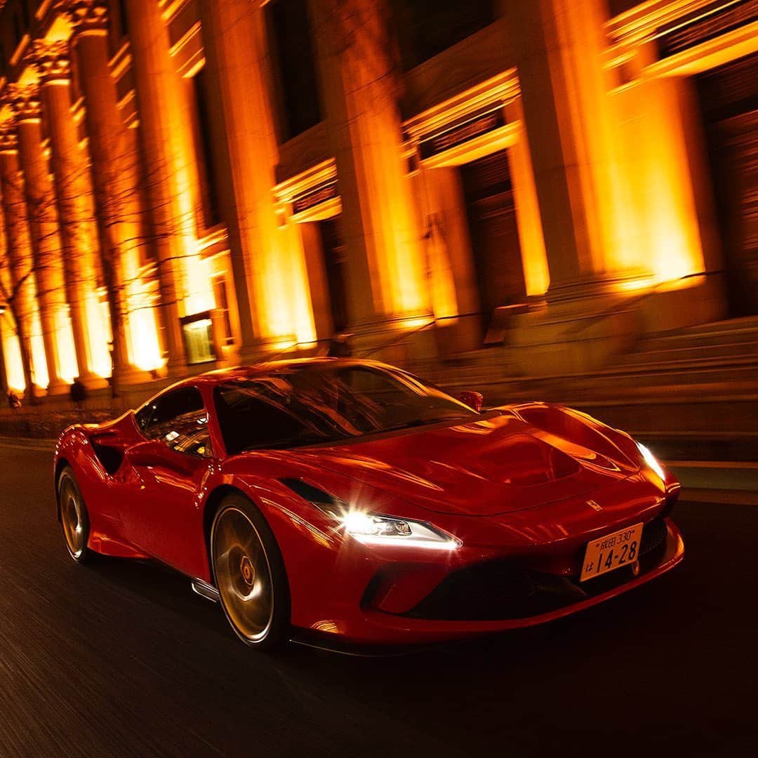 Ferrari Japanさんのインスタグラム写真 - (Ferrari JapanInstagram)「#FerrariF8Tributo は先進的なエアロダイナミクスを明確に意識したスポーティなデザインによって強烈な個性を帯びています。#Ferrari #CarsWithoutLimits #フェラーリ #スーパーカー」6月5日 12時28分 - ferrarijpn