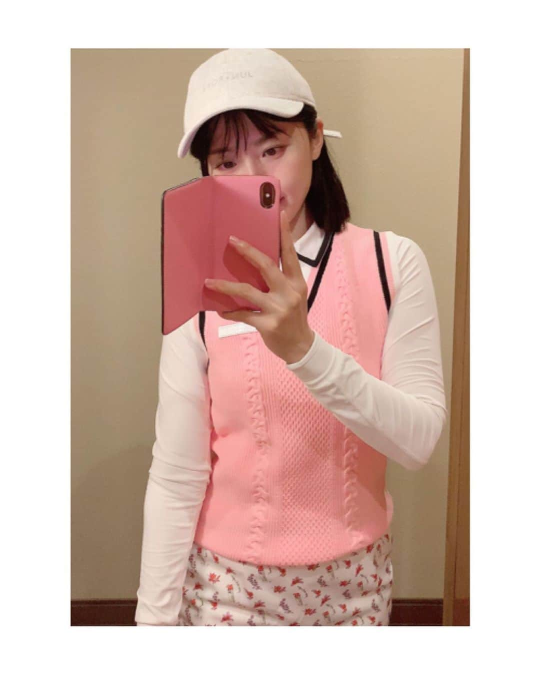 川村亜紀さんのインスタグラム写真 - (川村亜紀Instagram)「ゴルフにいい時期です⛳️ #golf #golfround #playgolf #golfisfun #golfwearcordinate #instagolf  #archivio #junandrope  #ゴルフ女子 #ゴルフウェアコーディネート  #アルチビオ #ジュンアンドロペ #毎月ラウンド #行けたらいいな  #日よけ対策 #大切 #日焼け対策して楽しむ #アンダーウェアの下にも日焼け止め #⛳️ #🏌🏻‍♀️」6月5日 12時37分 - _aki1015_