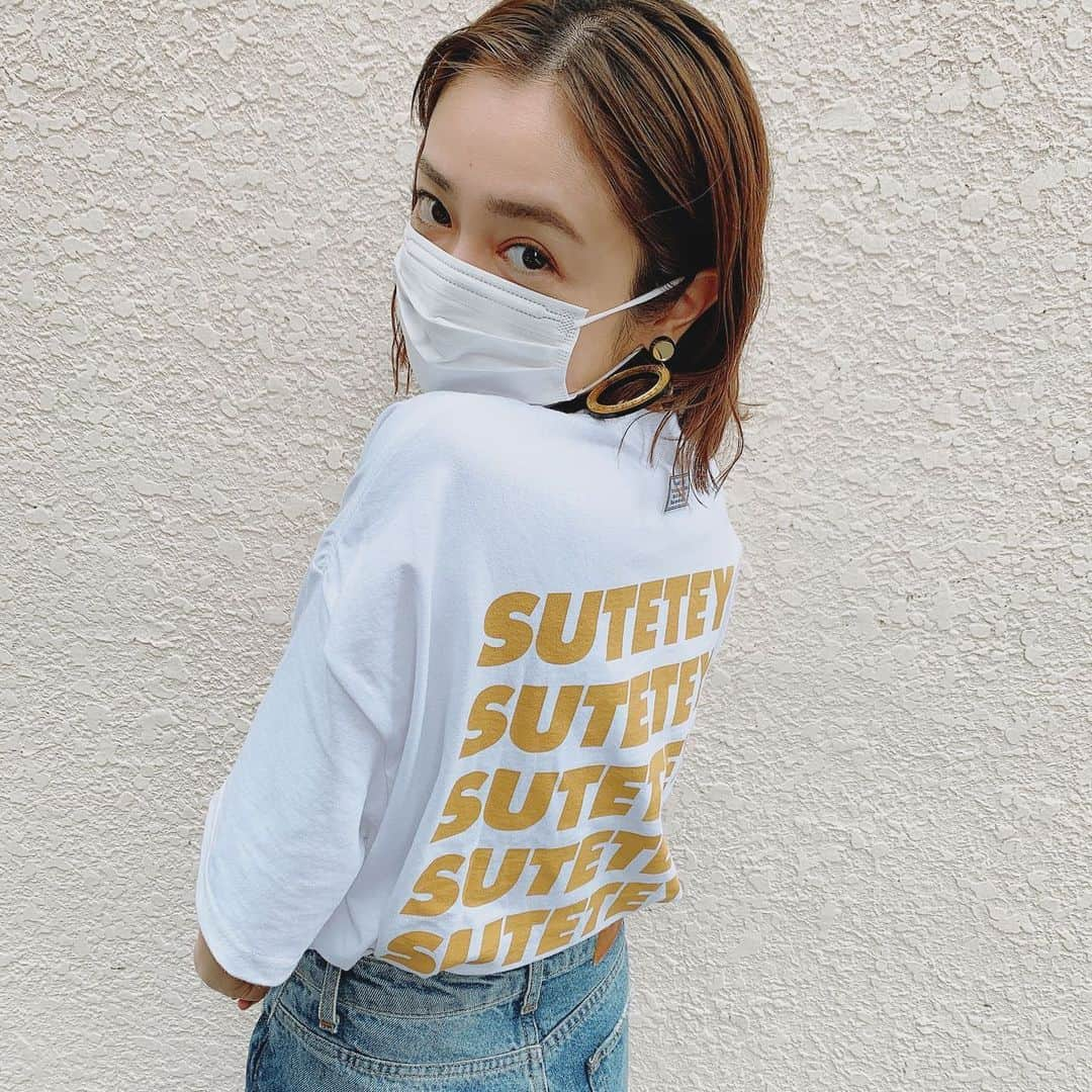 安達祐実さんのインスタグラム写真 - (安達祐実Instagram)「🤍🧡🤍 捨ててよTシャツ。 #ドラマ  #捨ててよ安達さん 今夜0時52分から第8話。」6月5日 12時35分 - _yumi_adachi