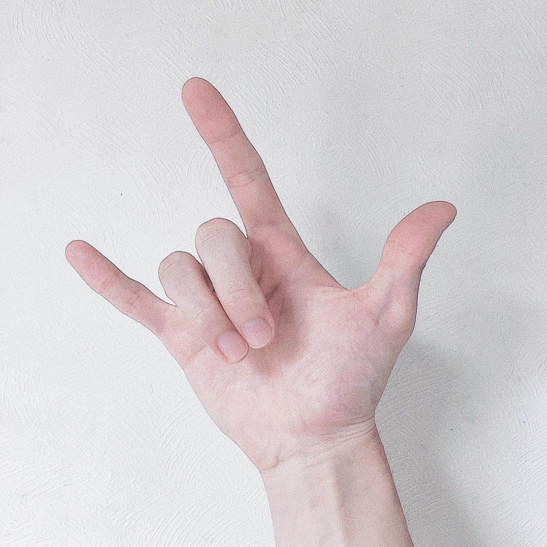 小笠原海さんのインスタグラム写真 - (小笠原海Instagram)「Stand up Sign Language ver. 公開されました！ 観てくれたら嬉しいです🧚🏻‍♂️ . しっかりと手話を学んだのは初めてだったけれど、 新しい言語を覚えるのはとても楽しいし 色々な方とコミュニケーションをとれるようになったらもっと幸せだろうなと思いました☺️」6月5日 12時45分 - 927_kai