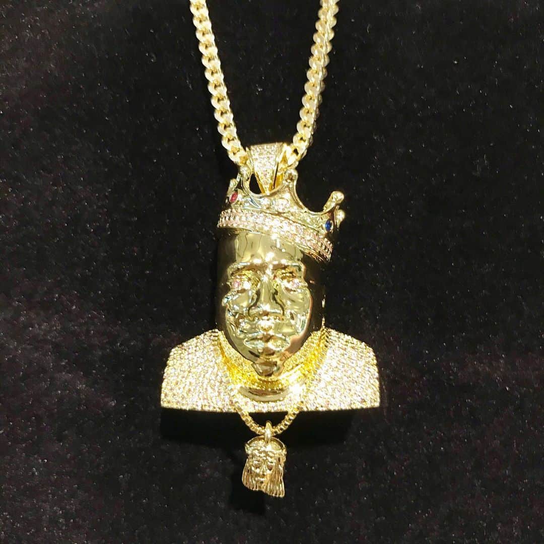 GROW AROUNDさんのインスタグラム写真 - (GROW AROUNDInstagram)「KING ICE× The Notorious B.I.G. オフィシャルコラボジュエリーが入荷致しました💎👑🍎 WEB UP完了です🛒. #growaround  #growaroundnewarrivals  #growarounddivercity  #kingice #biggie」6月5日 12時53分 - growaround