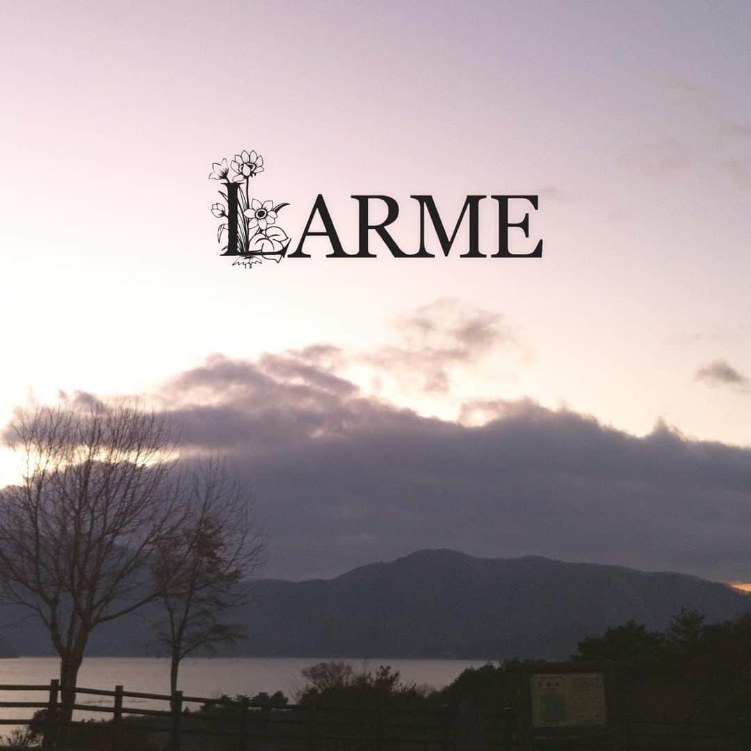 中郡暖菜のインスタグラム：「株式会社LARMEを創業しました。 LARMEは前出版社より独立し、今後は私が代表取締役／編集長となって、繋げていきます。私の目的は編集者の新しい可能性を作ること。そして、女の子の涙の代わりになる強くて美しい一冊の本を作ること。それだけです。他は全てどうでもいい。」