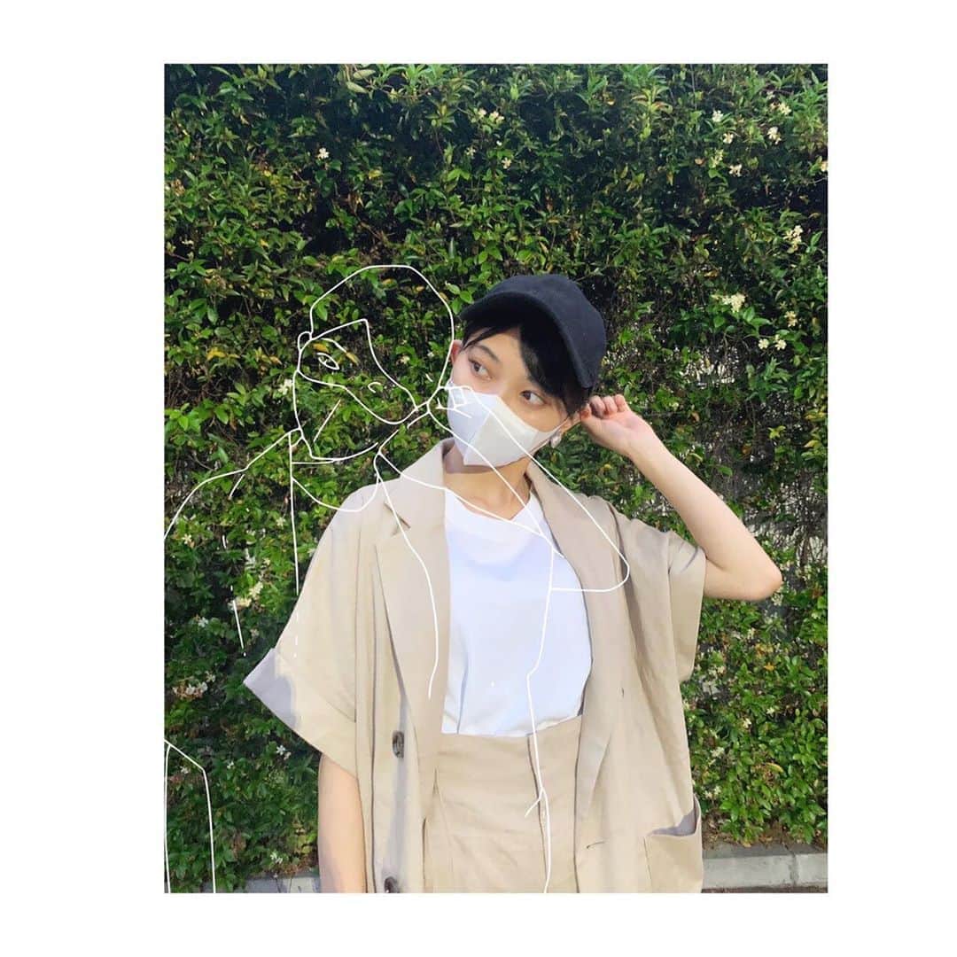 辻野かなみのインスタグラム：「❤︎ ﻿ ﻿ ﻿ お久しぶりの　#かなみしふく﻿ ﻿ ﻿ #セットアップ のこういう感じの﻿ ずっと探しててやっといいの見つけれた♪🤍 ﻿ ﻿ ﻿ セットアップ #FREESMART ﻿サンダル #SKECHERS ﻿ ﻿ ﻿ #低身長コーデ﻿ #私服 #fashion  #辻野かなみ#かなみん#とき宣﻿ #超ときめき宣伝部 ﻿ #instagood #instalike #followme」
