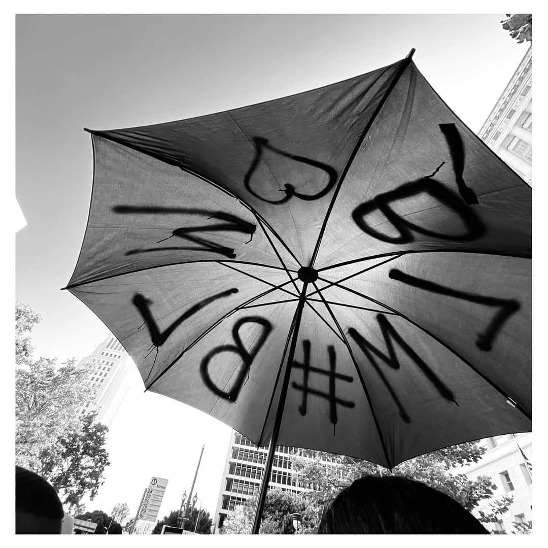 のインスタグラム：「“I understand that I will never be able to understand completely. But I stand with you and I will not let you do this alone, you were never meant to.” #BlackLivesMatter #NoJusticeNoPeace」