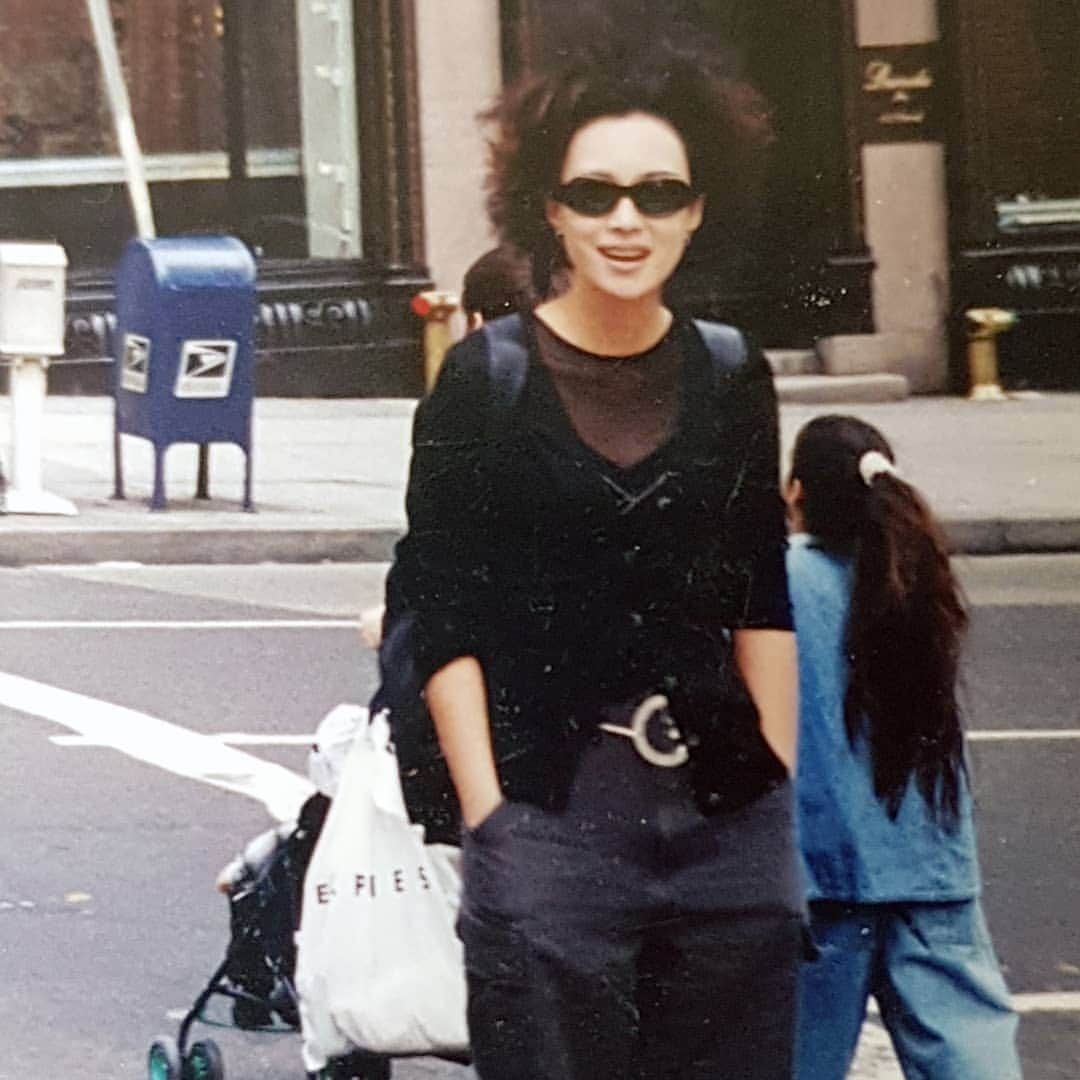 チ・スウォンのインスタグラム：「#1998년 보이는게 모든것이라 믿었던 시절...ㅎ 난 이미 저때부터 거북목이었다... 반드시 교정하리라!!! 요즘 관심사 거북목교정」