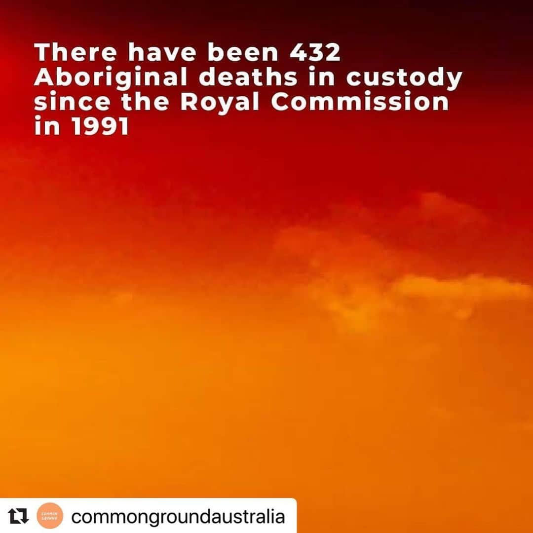 マデリン・グローヴスのインスタグラム：「#Repost @commongroundaustralia ・・・ We have been closely watching the scenes in America this last week, and have been moved by the masses of people across the world enraged by the murder of George Floyd.⁠ ⁠ It is important to remember that similar injustice has happened across this nation and continues to happen year on year. If you don't know about the racism First Nations people face across this country each day please take time  to better understand this, through educating yourself and becoming familiar with the history of Aboriginal deaths in custody. ⁠ ⁠ Since the Royal Commission into Aboriginal deaths in custody in 1991, there have been 432 First Nations deaths in custody. The Guardian Australia's 'deaths inside' research project has combined all data publicly available to provide a comprehensive understanding of the facts available and showcase trends over time. The Guardian have found that the extent of police brutality towards First Nations people is increasing year on year. We've linked the Guardian resource to this post in our bio so you can check it out for yourself. ⁠ ⁠ If you are enraged and you need guidance around what you can do about this, swipe through this short graphic for a list of ways you can contribute to dismantling structural racism through educating yourself, listening deeply, being actively anti-racist, making space for First Nations voices, supporting First Nations grassroots organisations, showing up in protest and working to dismantle systems. ⁠ #blacklivesmatter #aboriginallivesmatter #deathsinside #deathsincustory #commonground」