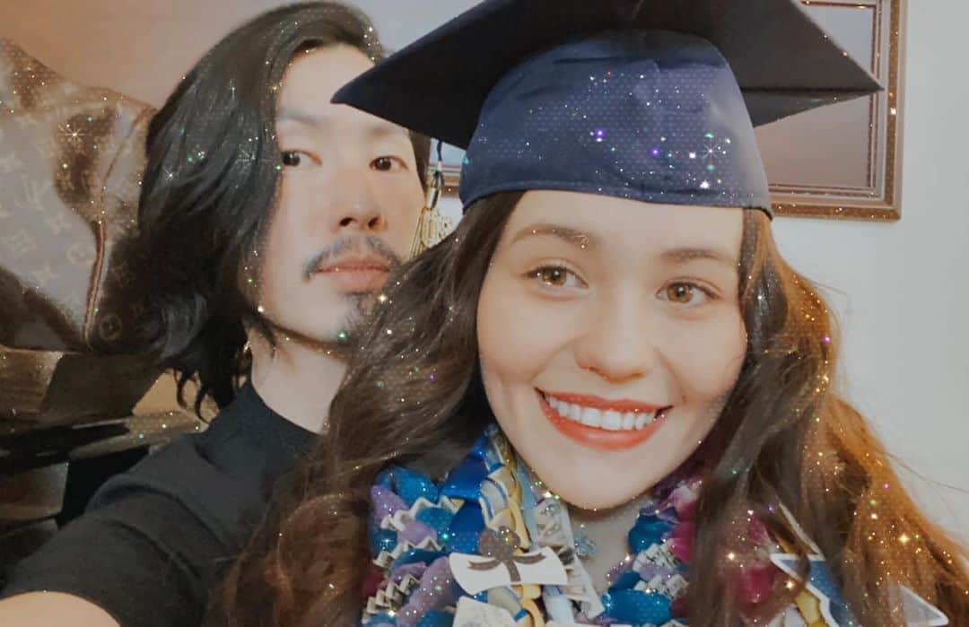 呉建豪のインスタグラム：「@nastasyabillesbach I’m so proud of you, and super excited for your future. You are embarking on a time where things are ever more so filled with true possibilities of change. I know you will bless this world for the better. Have faith in God that He has absolutely only the best for you in life. Stay humble, stay hungry, have passion and courage to face all this world has to offer. Put in the work needed to achieve your wildest dreams for they’re there for a reason... to be achieved. Love you with all my heart 💜 enjoy today, it’s your day! Congratulations Nana🐻 #classof2020 #Godisgood」