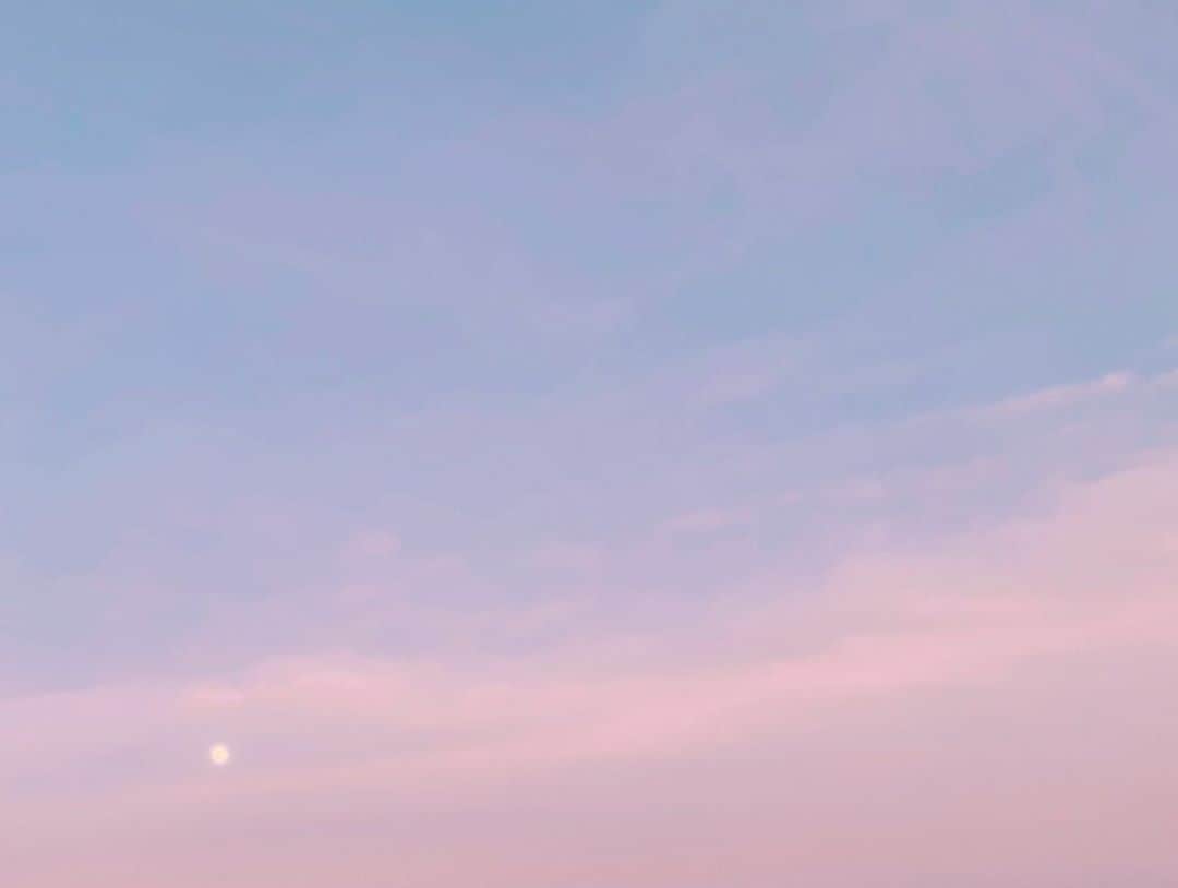 三上悠亜さんのインスタグラム写真 - (三上悠亜Instagram)「昨日の空☁️☁️ 水色とピンクになってる空見るの好きなんだ☁️」6月5日 14時40分 - yua_mikami