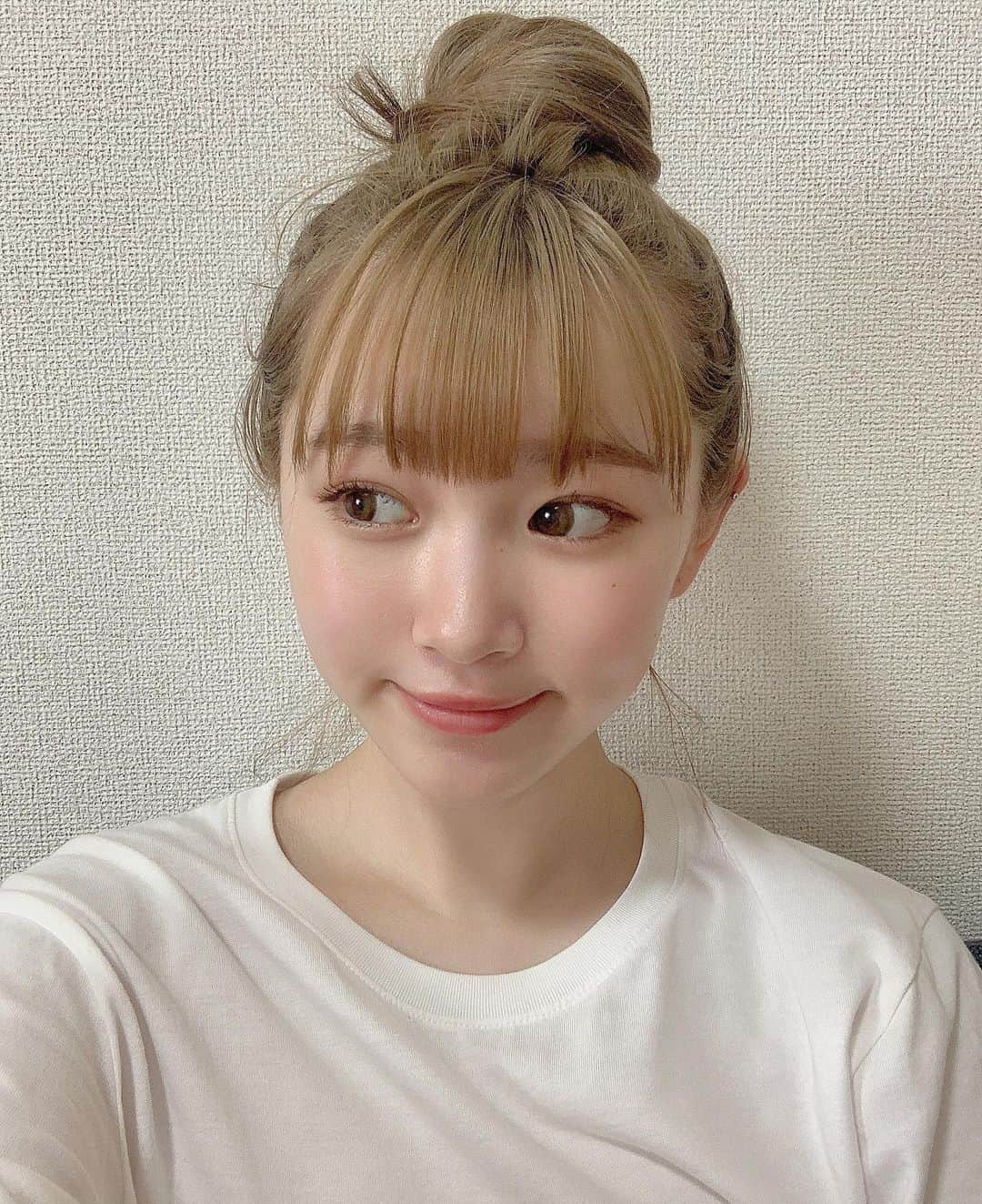 平野夢来（ゆぴぴ）のインスタグラム：「小顔矯正をして頂いて、お顔スッキリしますた💓 ・ ・ お家にいる時間が増えてスマホ見てたりすると知らないあいだに肩こりとかで顔が浮腫みやすくなるなる🤔 だから今回お願いしてきました😳 めっちゃスッキリしたから皆さんも是非💓 ゆぴぴちゃんのInstagramの投稿見ました！で何パーセントかオフになるらしい🤫🤍🤍 ・ ・ #小顔矯正」