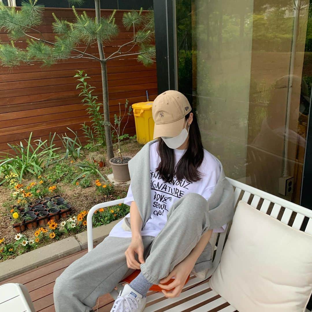 シン・ドヒョンのインスタグラム：「집 앞」