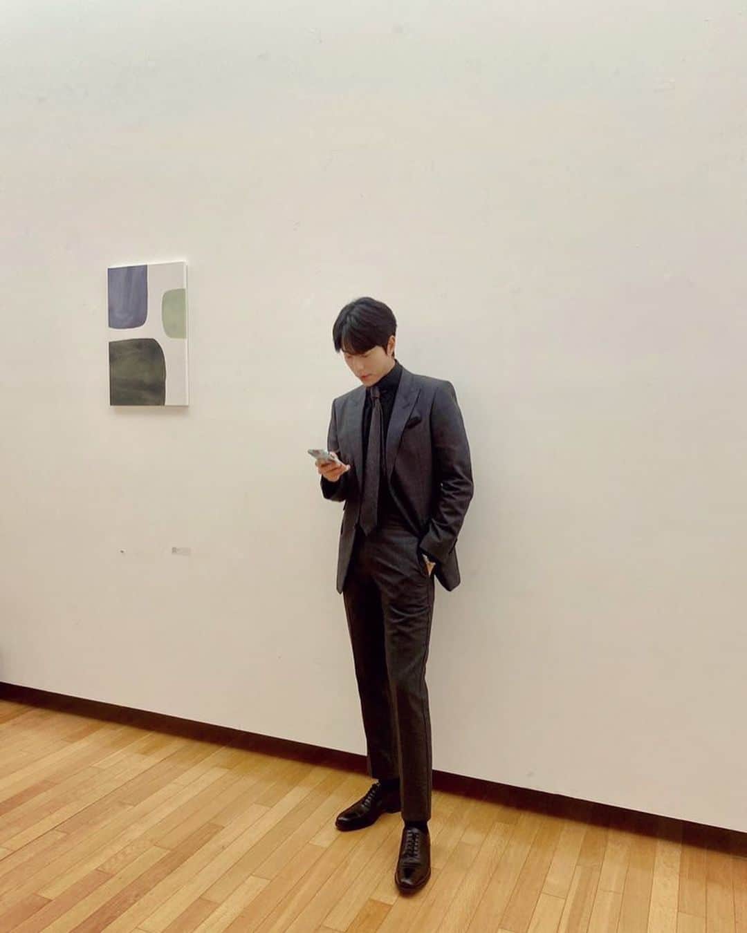 ユン・ヒョンミンのインスタグラム：「🌼 #그놈이그놈이다」