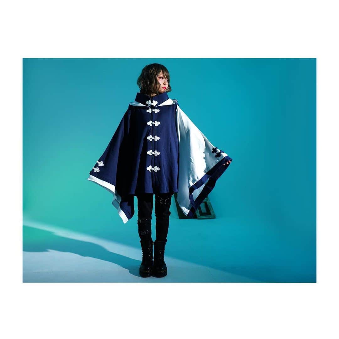 ワンピース専門店 Favoriteさんのインスタグラム写真 - (ワンピース専門店 FavoriteInstagram)「ツートーンチャイナボタン和袖パーカー http://favorite-one.co.jp/fv400navy ✳︎✳︎✳︎✳︎✳︎✳︎✳︎✳︎✳︎✳︎✳︎✳︎✳︎✳︎✳︎✳︎✳︎✳︎✳︎✳︎✳︎✳︎✳︎✳︎✳︎✳︎✳︎✳︎ #ビッグシルエット #オーバーシルエット #パーカー #favorite #フェイバリット #ワンピース専門店 #サブカル #変形パーカー #new #fasion #japanesegirl #個性派 #ポートレート #レイヤー #ポートレートモデル #ボリューム #ユニセックス #男女兼用 #hoodie #unisex #outer #アウター #チャイナ #チャイナボタン #和袖 #着物袖 #和洋折衷」6月5日 15時49分 - favorite_onepi