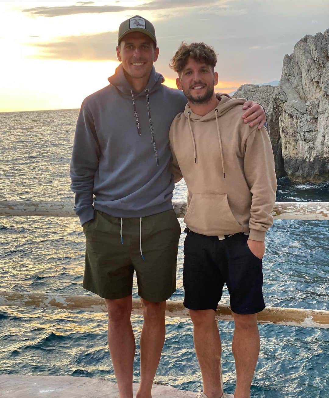アルカディウシュ・ミリクのインスタグラム：「Friends will be friends ☀️ @driesmertens」