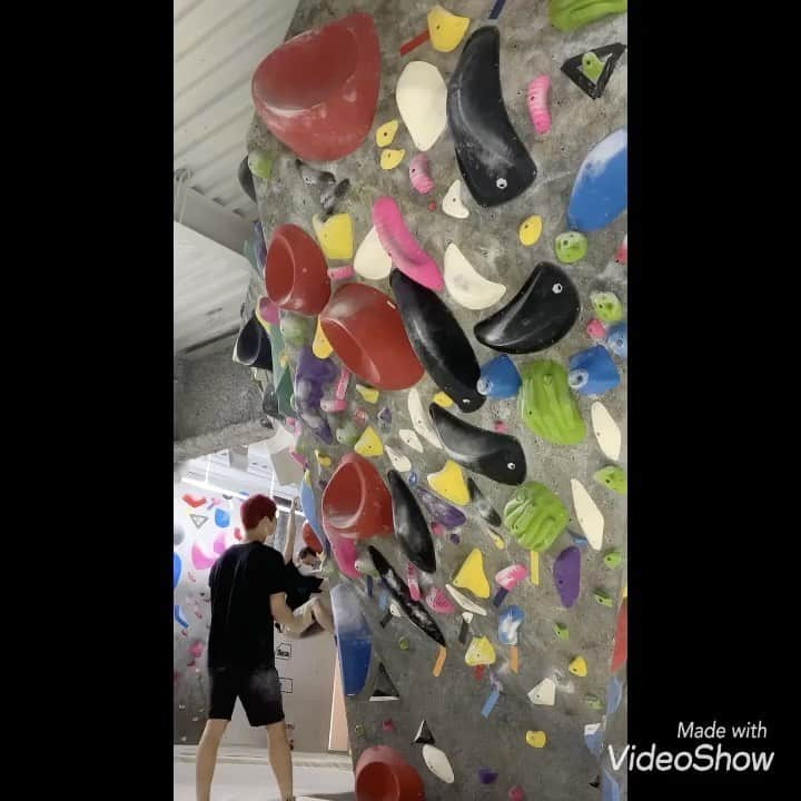 渡邉海人のインスタグラム：「Back to climbing. We can climb with proper precautions. I’m so happy to climb. I hope the coronavirus situation will get better all over the world. #bpump #climbing #bouldering #bouldergym #bpumpogikubo #ボルダリング @monturajapan @rollfilm_suck @eyecandyworks」