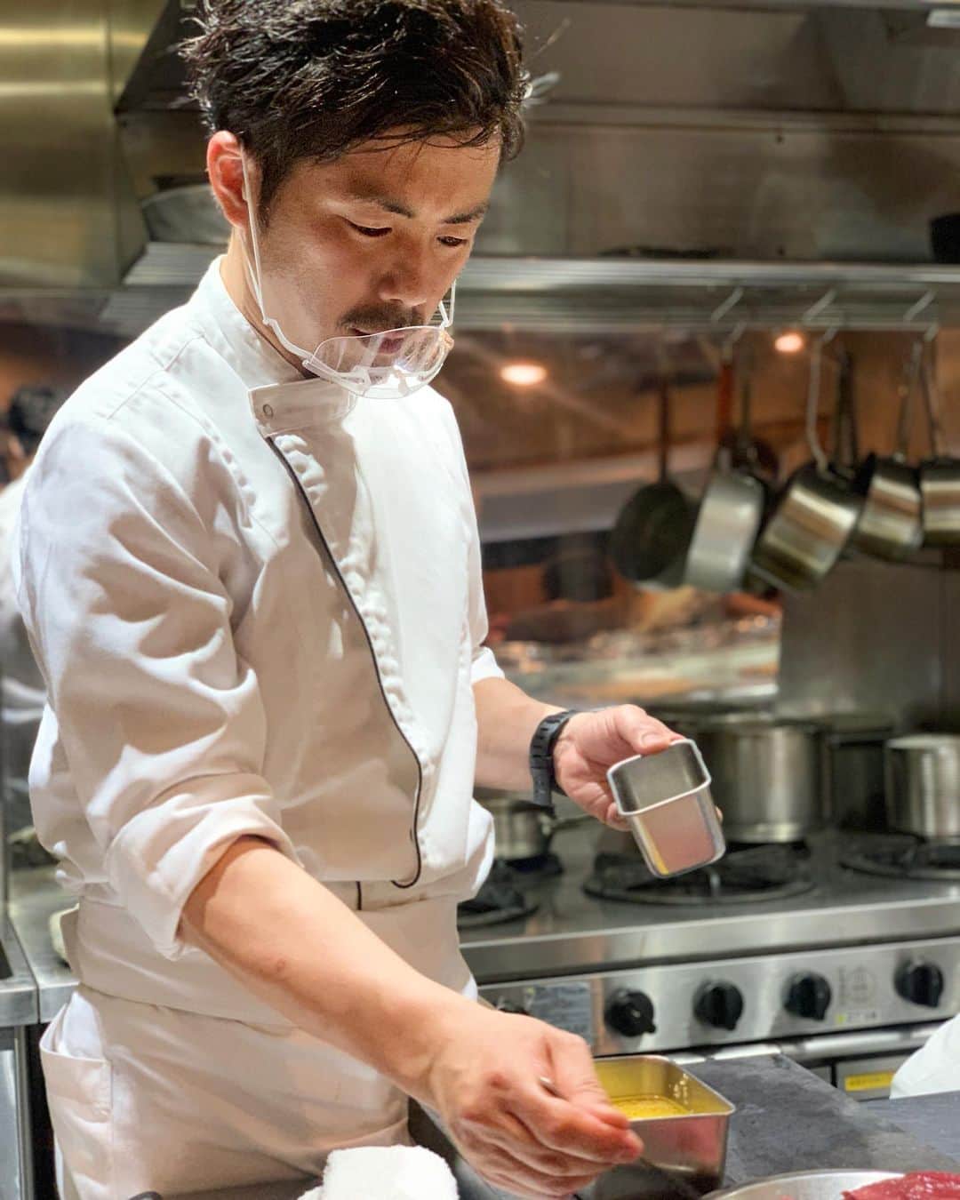 黒沢祐子さんのインスタグラム写真 - (黒沢祐子Instagram)「・ ・ やっぱりレストランていい🍽  take outでお世話になっていたセルサルサーレ @masahirohamaguchi  本営業になったら行きたいと思っていて 早々に願いが叶った  とにかく シェフやスタッフさんの動き、楽しみながら営業していいて、料理愛とお客様愛を感じる美味しくて幸せなdinnerを大好きなふたりと  わたしもいろんな意味で、まだまだ頑張らなくちゃ と思わせてくれたそんな時間に感謝🙏🏻 ・ ・ #life #restaurant #セルサルサーレ #ありがとうございました #幸せ過ぎて寝落ちした😂 #ヤバイ身体痛い #見上げた月が美しかった　#今日は満月かな🌕 #リアルフラワーロック　#🌻」6月6日 1時41分 - yukowedding