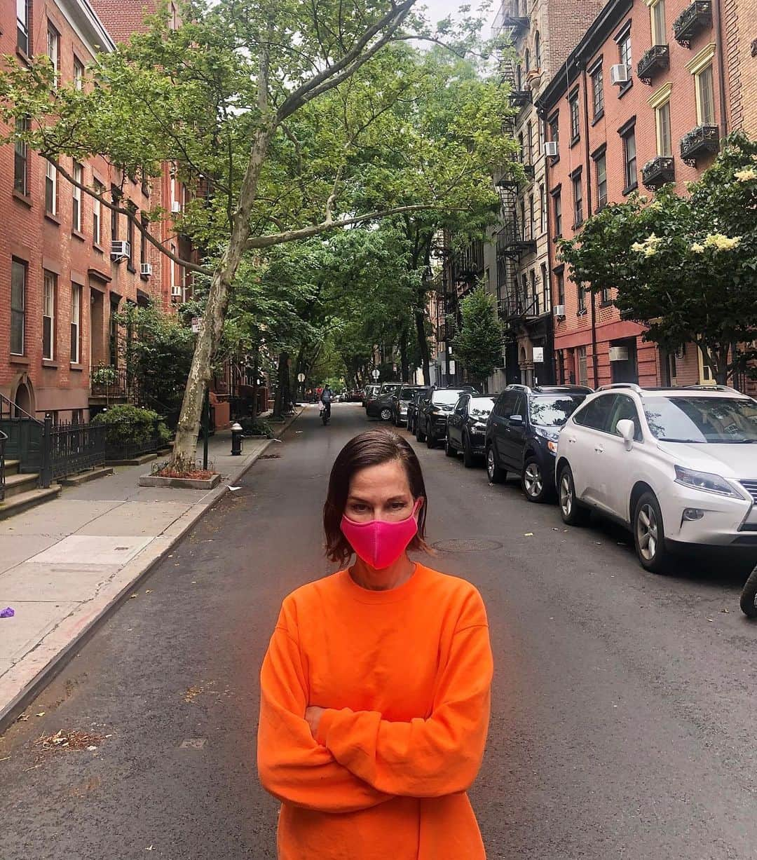 シンシア ローリーさんのインスタグラム写真 - (シンシア ローリーInstagram)「The hardest thing right now is that there’s so much to fight for. Today is National Gun Violence Awareness Day, I #wearorange to raise awareness of our nation's gun violence crisis, which reflects and intensifies long-standing racial injustices in America. Black Americans are 10x more likely to die by gun homicide than white Americans.」6月6日 1時47分 - cynthiarowley