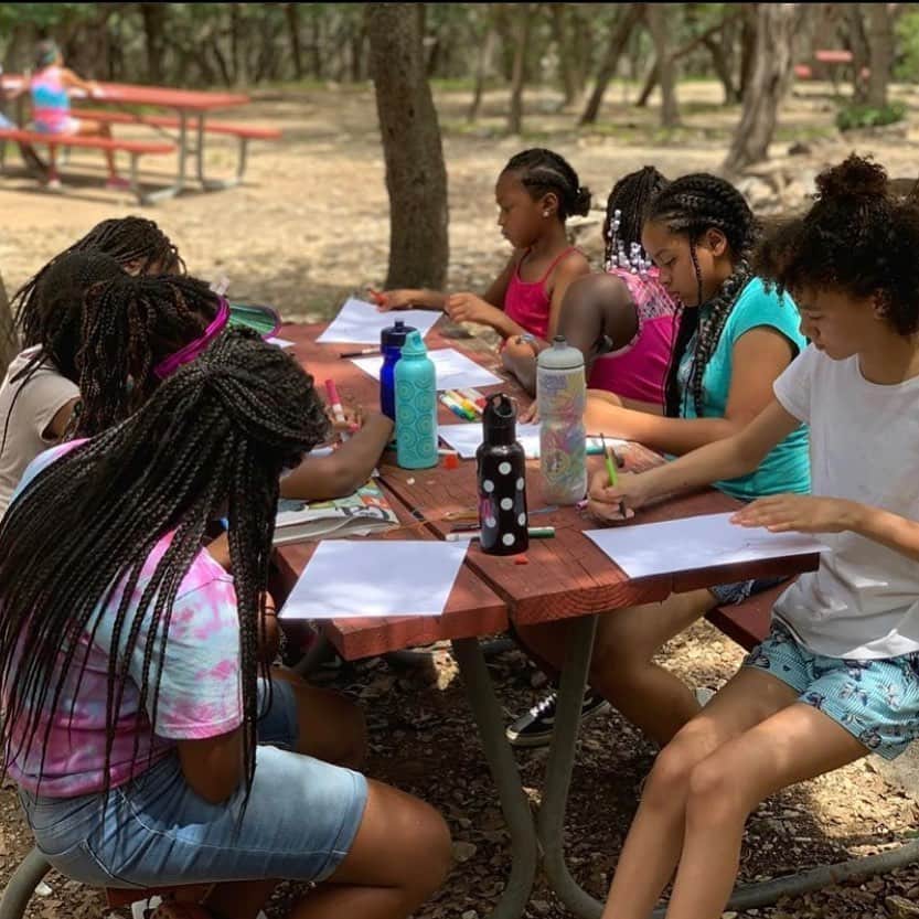 ボニー・ライトのインスタグラム：「our first system, the ecosystem is actively anti-racist yet the climate crisis today is caused by colonial, racist structures that disproportionately effect BIOPC. today is #worldenvironmentday and whilst it might feel strange to highlight it, it is how we have moved through this planet that has oppressed nations of people. i wanted to highlight some organisations that create communities for BIPOC to feel supported and joyous in nature.  @campfoundergirls- america’s first over night camp for black girls founded in 1924 (pictured)  @browngirlsurf - creates a more diverse, joyful and environmentally reverent women’s surf culture.  @outdoorafro - celebrates and inspires black leadership in nature.  @blackgirlstrekkin - work to inspire and empower black women to spend time outdoors, appreciate nature and protect it. @girltrek - public health and self-care movement for black women.  #blackjoymatters  #blacklivesmatter  #climatejustice  i’d love to highlight similar organisations in the UK, please suggest if you know :)」