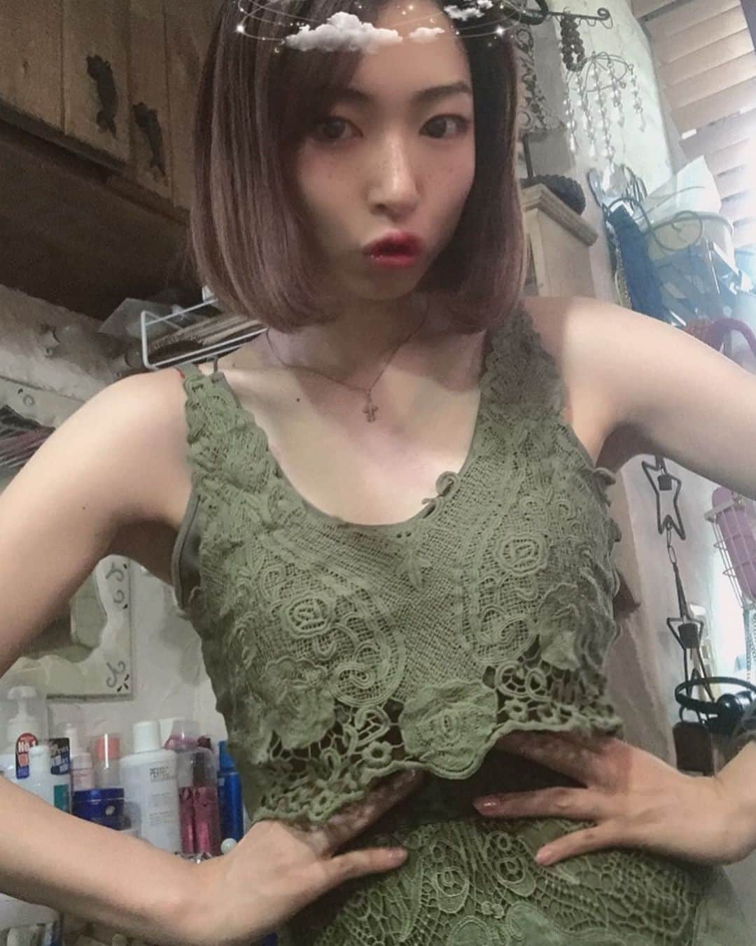 香衣さんのインスタグラム写真 - (香衣Instagram)「ヒキチギリトルネード  なんとかキープしてたつもりが 許せない肉体が訪れたことを認めて 切り捨てて刻み生姜にでもします。 美味しく召し上がれ。  #lillilly #セットアップ #洋服　#coordinate #夏服　#setup #森　#林 #肉体　#肉　#運動　#絞る #香衣　#メイク前　#すっぴん #とりあえず動く」6月6日 2時13分 - kaicai