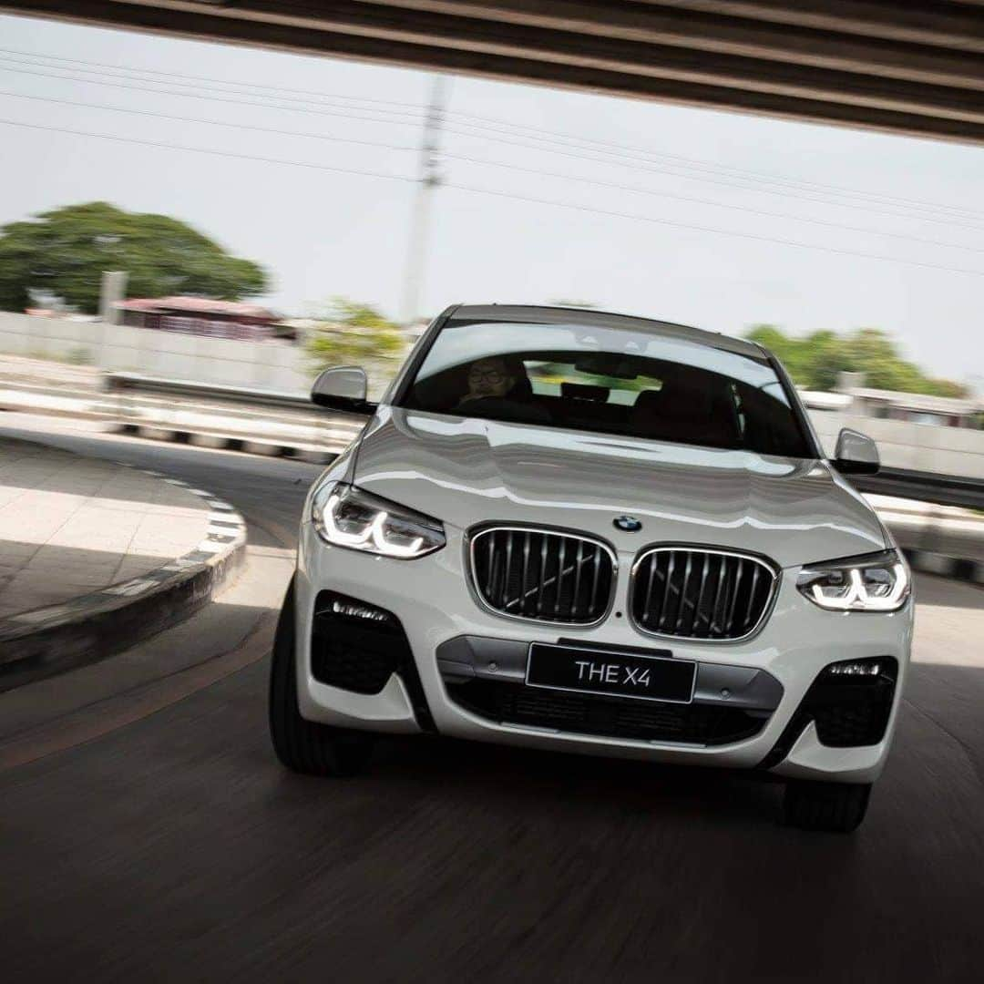 BMW Thailandさんのインスタグラム写真 - (BMW ThailandInstagram)「เผชิญหน้าทุกความท้าทายด้วย BMW X4 พร้อมฟังก์ชันมากมายและดีไซน์ที่สปอร์ต ดุดันมากยิ่งขึ้น กับสเปกใหม่ที่จะสร้างความตื่นเต้นให้คุณทุกครั้งที่ได้สัมผัส ราคาเริ่มต้น 3,999,000 บาท *เงื่อนไขเป็นไปตามที่บริษัทฯ กำหนด  #BMWTH #THEX4 #สุนทรียภาพแห่งการขับขี่ #JOYisBMW」6月6日 2時15分 - bmwthailand