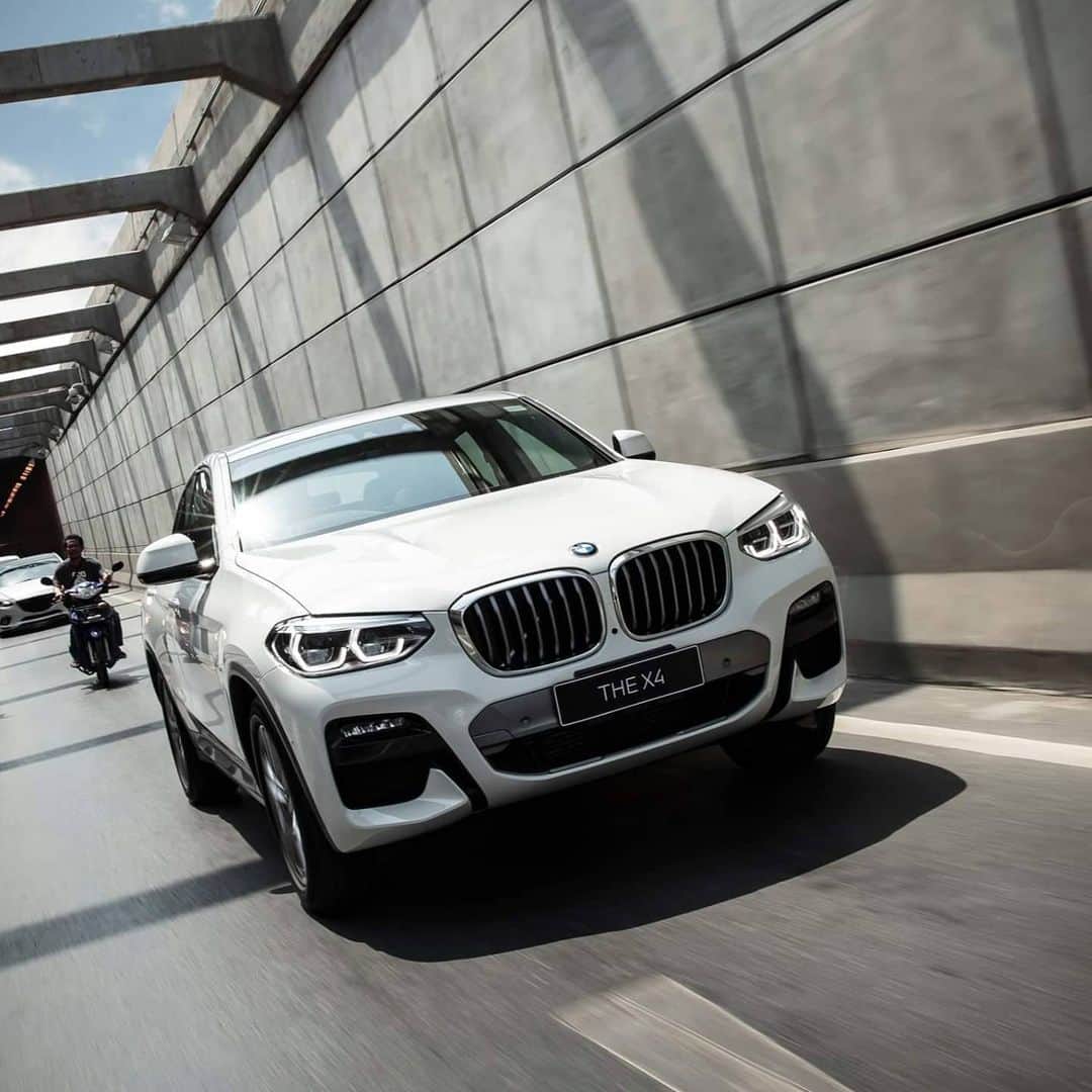 BMW Thailandさんのインスタグラム写真 - (BMW ThailandInstagram)「เผชิญหน้าทุกความท้าทายด้วย BMW X4 พร้อมฟังก์ชันมากมายและดีไซน์ที่สปอร์ต ดุดันมากยิ่งขึ้น กับสเปกใหม่ที่จะสร้างความตื่นเต้นให้คุณทุกครั้งที่ได้สัมผัส ราคาเริ่มต้น 3,999,000 บาท *เงื่อนไขเป็นไปตามที่บริษัทฯ กำหนด  #BMWTH #THEX4 #สุนทรียภาพแห่งการขับขี่ #JOYisBMW」6月6日 2時15分 - bmwthailand