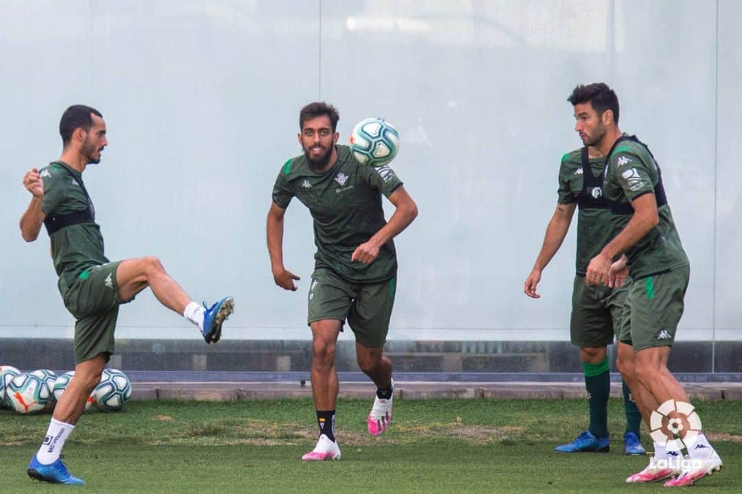 フアン・ミゲル・ヒメネス・ロペスのインスタグラム：「Entrando poco a poco con el equipo. Paso a paso. 🙏🏼💚⚽」