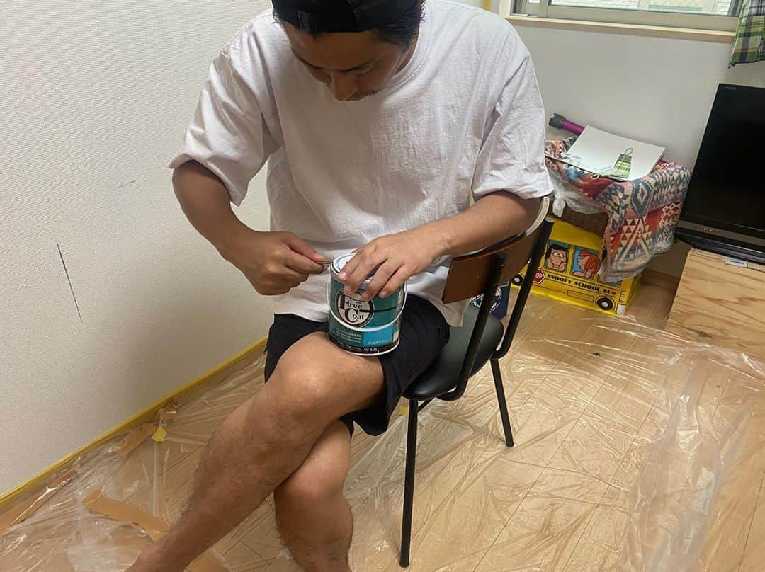 尾形貴弘さんのインスタグラム写真 - (尾形貴弘Instagram)「パパとママで頑張って初ＤＩＹしたよ！！！さくちゃんの部屋作ったよ！！パンイチで塗ったよ！！ #柴犬大好き #柴犬マニア  #愛犬  #赤柴 #しばけん  #しばちゃん  #しばいぬ大好き  #shibainu  #shiba_snap  #犬ばか部  #いぬばか部 #ミク #三九 #39 #パンサー尾形 #赤ちゃん #赤ちゃんのいる暮らし #赤ちゃんと犬 #2歳 #ミクサクタカヒロ #サンキュー #ママリ #ベビフル」6月5日 17時42分 - miku3_miku_9