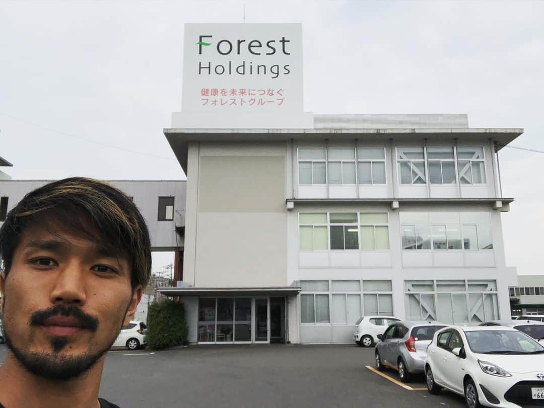 伊佐耕平のインスタグラム：「【1人スポンサー様訪問】  AD BOARD SPONSORS 株式会社フォレストホールディングス様  いつもありがとうございます! これからも宜しくお願い致します!  #1人スポンサー様訪問 #株式会社フォレストホールディングス様 #人生は常に今から #感謝」