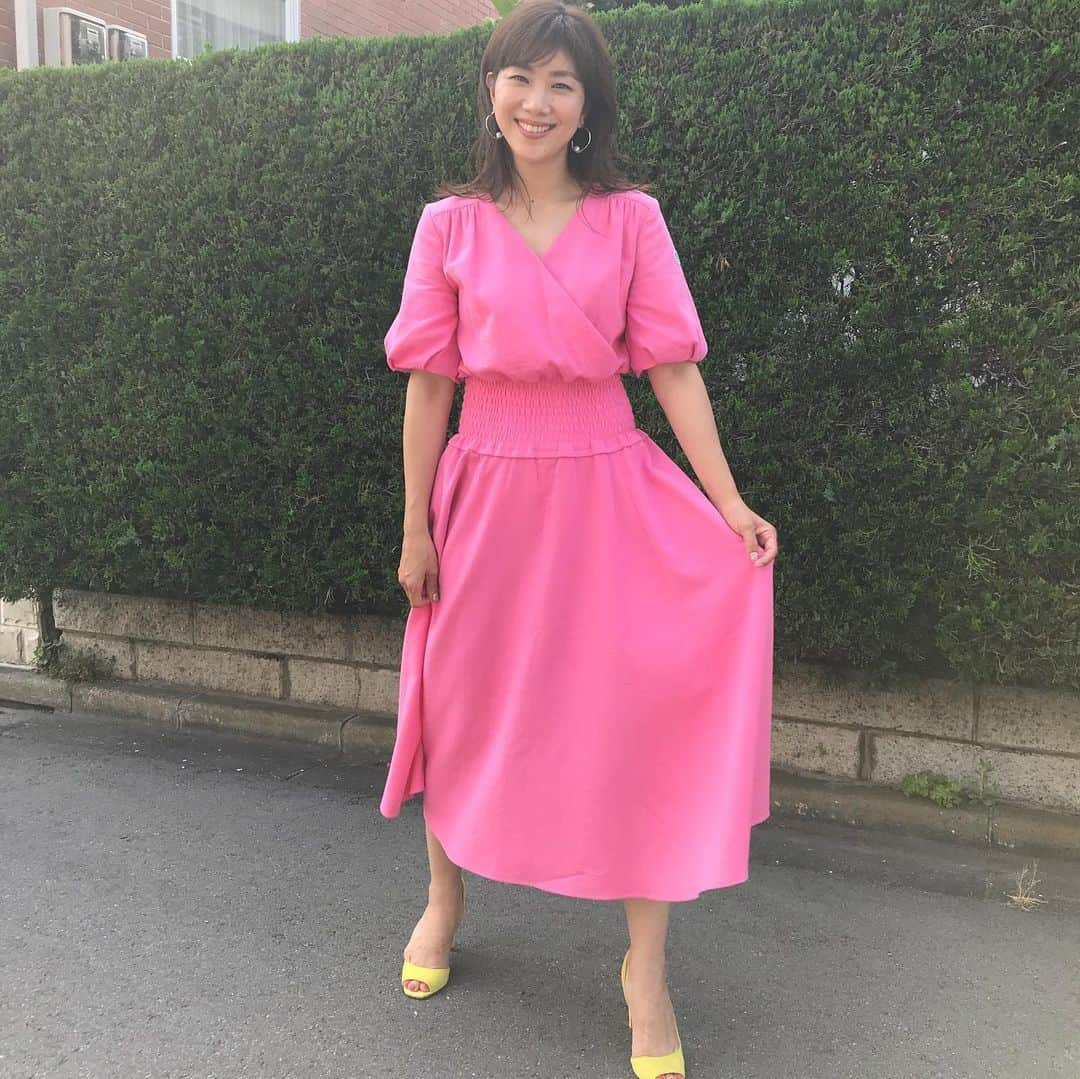 潮田玲子さんのインスタグラム写真 - (潮田玲子Instagram)「今日の衣装で着たワンピースが鬼可愛かったぁ😍😍😍💘 プライベートでも大好きな @bordersatbalcony_official のものです！ ピンクなんて可愛い色着ると浮かれますね笑😍🥰 ピアスは @abiste_official  パンプスは @carven  明日放送のTVQ大人なテレビ2年ぶりに出演です！ 6月6日18時30分〜 福岡地方の皆さん是非ご覧ください🥰  #TVQ #大人なテレビ #2年ぶり出演 #福岡恋しいな #衣装 #bordersatbalcony  #abiste #連写してもらいました😂☝️」6月5日 18時20分 - reikoshiota_official