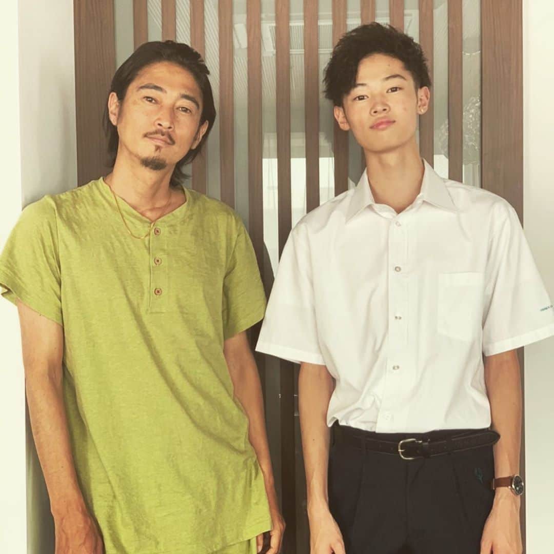 窪塚洋介のインスタグラム：「Noticed My son grew taller than me…」