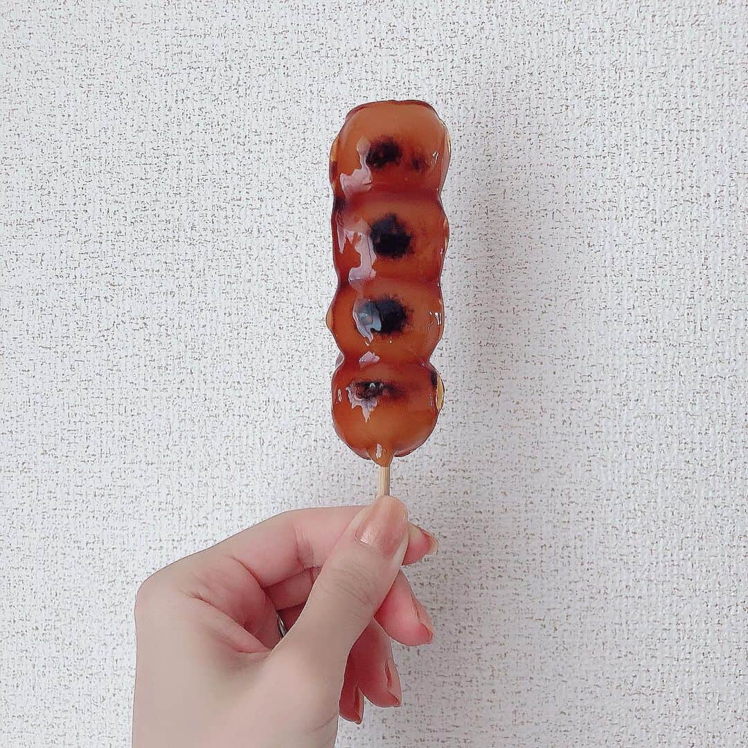 原田彩さんのインスタグラム写真 - (原田彩Instagram)「🍡🍡🍡 . おやつもらった😋‪‪︎︎︎︎✌︎ . #みたらし団子 #だんご #おやつ #だんご好き #おみた #焼き団子 #和菓子 #和菓子好き #だんごやさん」6月5日 18時41分 - ancororiin