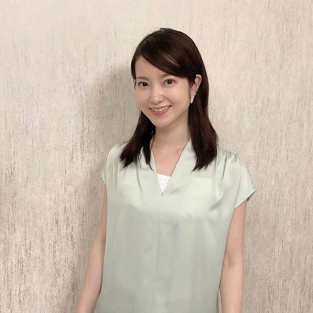 天明麻衣子のインスタグラム：「明日の夜7時から、フジテレビの99人の壁に出演します！  現役東大生&東大卒がリモートで早押しに挑戦✨私も自宅から参戦しました👍リモートの早押し、しかも99人でというのはなかなか壮大な試みですよね！ 個人的には宇治原さんと（画面越しですが）ご一緒できたのが楽しかったです。クイズのジャンルも様々なので、ぜひ皆さん楽しんでくださいね😉  #99人の壁 #フジテレビ #明日夜7時 #クイズ #クイズ番組 #リモート #早押し #どうなるのかな #新感覚 #佐藤二朗さん」