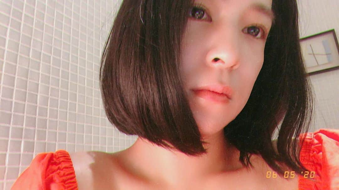 のインスタグラム：「🧡🟧🟠🍊🧡 #すっかり夏 #オレンジの気分 #ちなみにフットネイルもオレンジ💅 #🧡#夏」