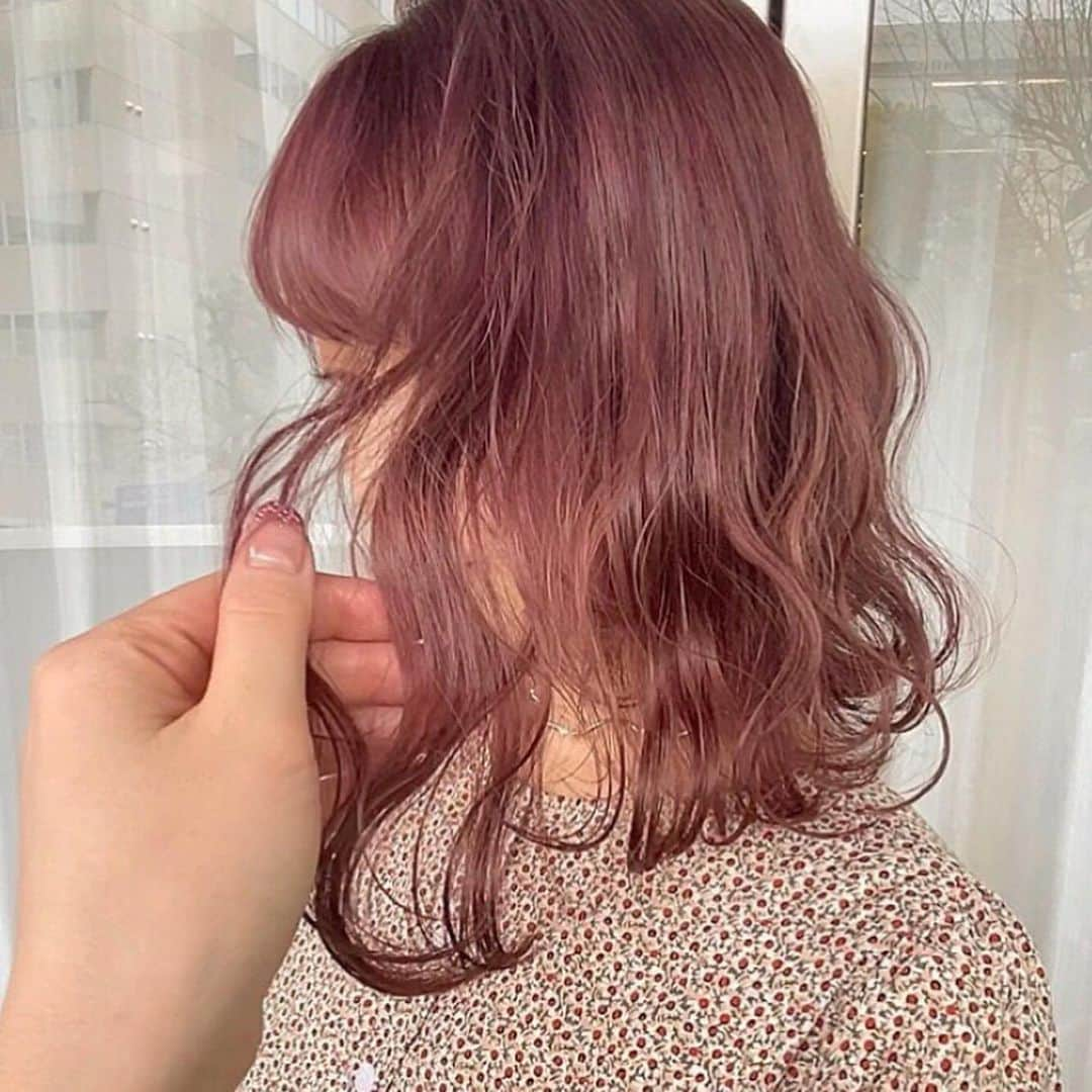 PRESSさんのインスタグラム写真 - (PRESSInstagram)「女性らしさや落ち着いた印象を与える﻿ "ラベンダーカラー" 💇🏻‍♀️🍇﻿ ﻿ 一口にラベンダーカラーと言っても﻿ 合わせる色によって印象がガラッと変わります✂︎﻿ ﻿ ラベンダー×ピンクはナチュラルなかわいさに、﻿ ラベンダー×ベージュは柔らかい印象に♡﻿ ﻿ 好みのラベンダーカラーを見つけて﻿ 夏に向けてイメチェンしよう🌻﻿ ﻿ Special thanks ❤︎﻿ @kyo_hair ﻿ @pinom___ ﻿ @momoe_1214_ ﻿ @heckshon ﻿ @tofu.airi ﻿ @mittan_0701 ﻿ ﻿ —————————————————— ㅤ﻿ ﻿ お気に入りの写真に @press.inc ﻿ タグ🏷して投稿してください♡﻿ あなたのアカウントをご紹介致します! ㅤ﻿ ㅤ﻿ —————————————————— ﻿ ﻿ ﻿  #ラベンダーカラー #パープルカラー #パープルピンク #パープルグレージュ #パープルアッシュ #パープルヘアー #パープルヘア #イメチェンカラー #ピンクパープル #ヘアカラートレンド #ヘアカラーパープル」6月5日 18時59分 - press.inc