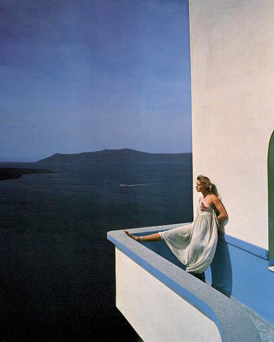 Meganさんのインスタグラム写真 - (MeganInstagram)「Greece 〰 Barry Lategan for Vogue Italia ☀️ #barrylategan #vogueitalia #greece」6月5日 18時59分 - zanzan_domus