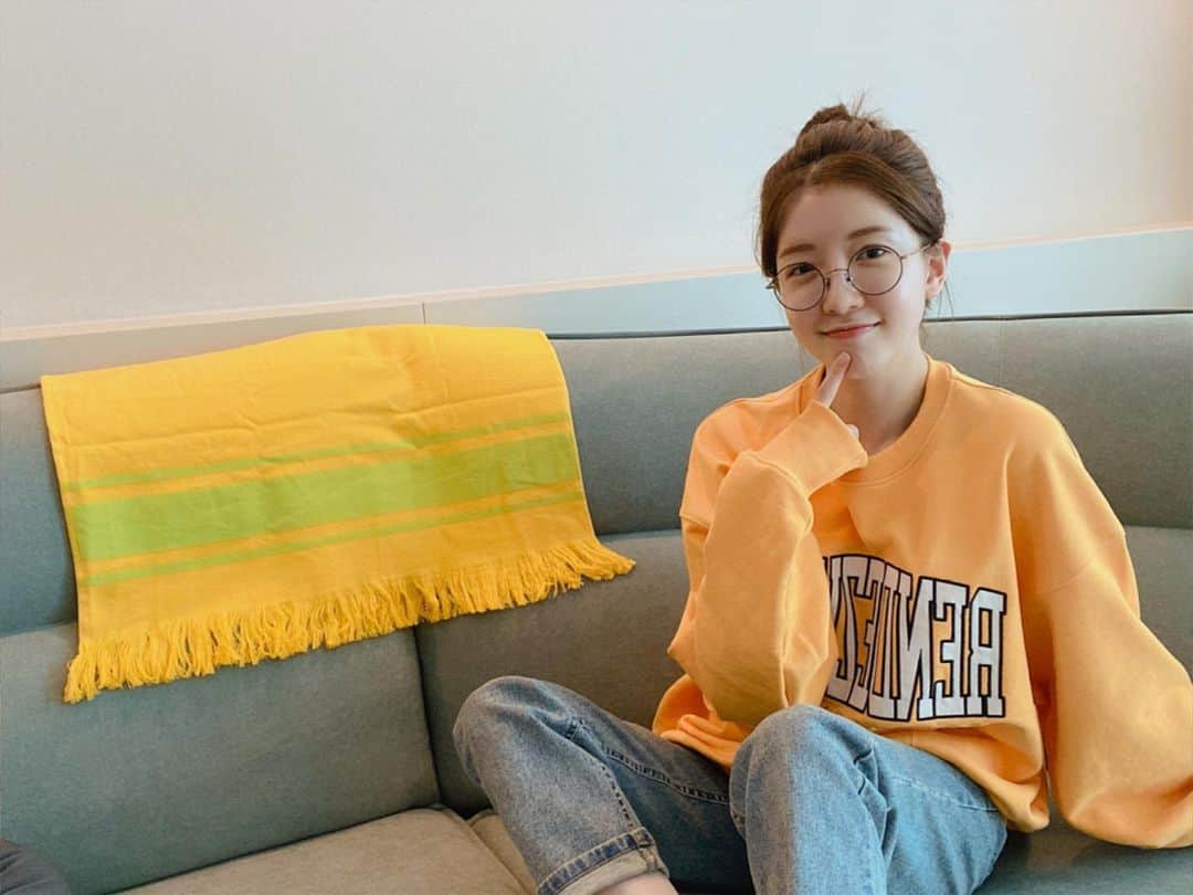 チョン・インソンのインスタグラム：「왠지 요즘 자꾸 노랑노랑-🌞」