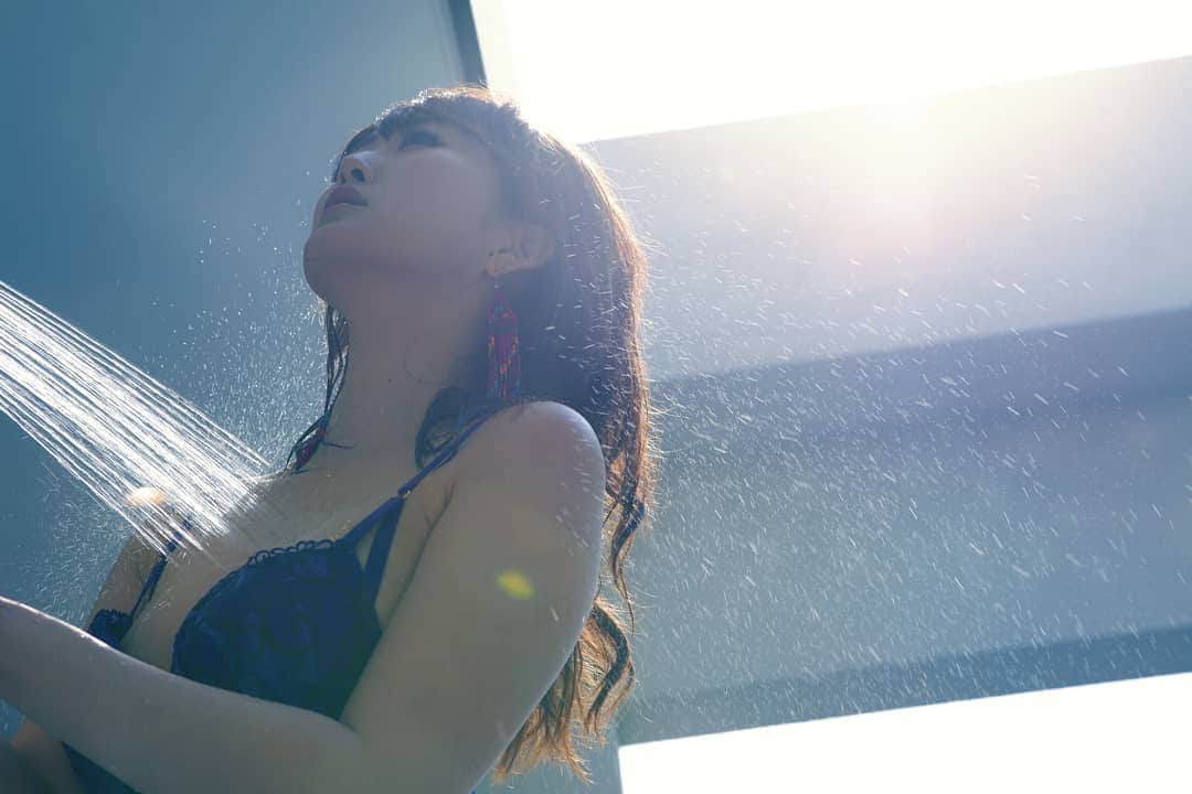 のインスタグラム：「暑すぎる～🍀😌🍀それこそ外に出たくない。 このシャワー意外と強いから、水しぶき！ 過去ピクだけど、未公開だた . . .  #未公開 #写真#写真好き #水しぶき#シャワー #shower #bathtime  #シャワールーム#showerroom #暑い #夏や #夏 #summer  #summertime #夏が来る #夏嫌い #秋が好き #秋 #冬 #夏生まれ #hotday #homeworkout #photogirl  #photoshop  #photograph #girl #photo_jpn #goodtime #dayoff」