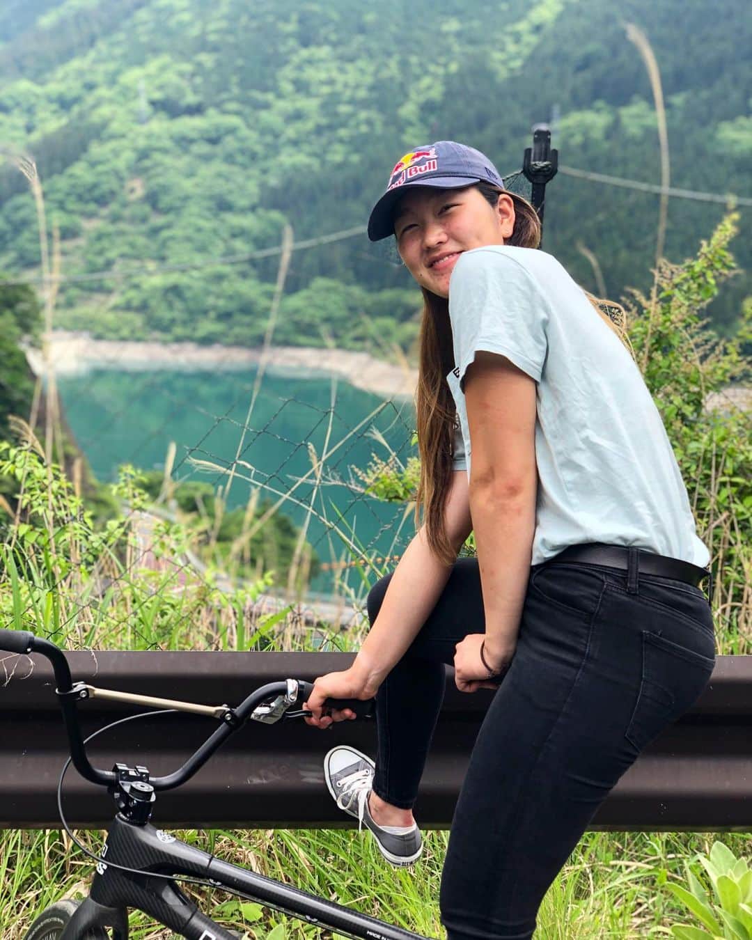 畠山紗英のインスタグラム：「🦖🌿🌞🔥🌲」