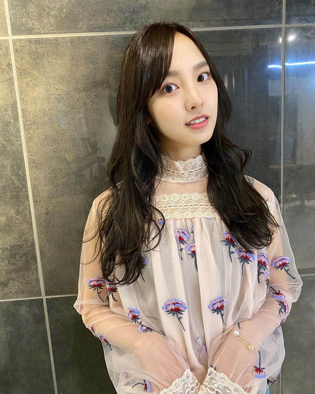 飯窪春菜のインスタグラム：「💇🏻‍♀️🌸💆🏻‍♀️ ・ ・ 久しぶりに @tabesta_gram にヘアメンテしてもらった時の写真☺️ ・ ・ ・ #hairstyle  #haircolor  #はるなの毎日  #飯窪ってる」