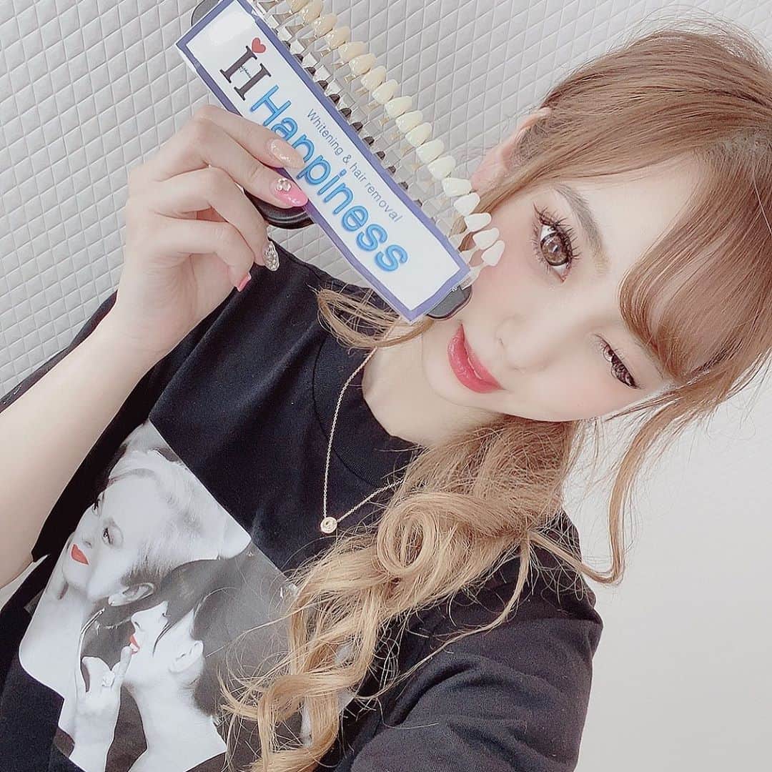 嶋谷愛（あいちゅん）のインスタグラム：「. 今話題の#ホワイトニング と#脱毛 ✨✨ お店の中も超~綺麗で#高級感 💗 愛は今回全身脱毛してきたよ🧸💕 . 愛の紹介で安くなる＆ホワイトニングも 無料になるからオススメでしかない🥺💖 予約の時に愛の名前言ってねん🥰 Line予約✅@581nztge . #全身脱毛 #江坂 #大阪 #l4l #Happiness #ハピネス #Whitening #whiteningteeth」