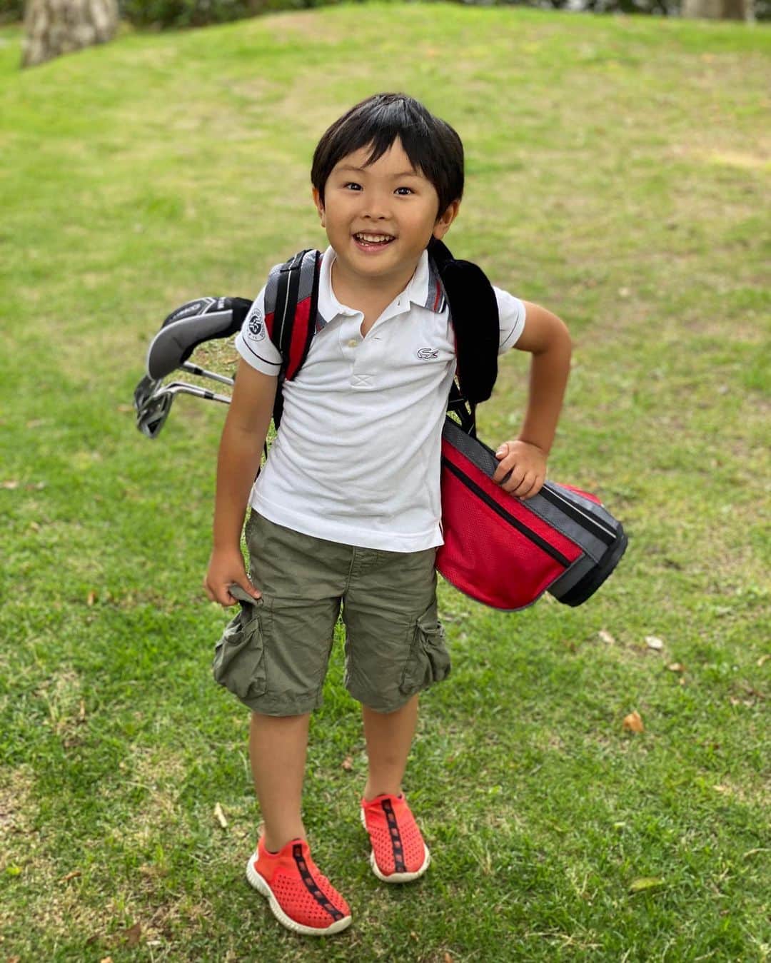 杉山愛さんのインスタグラム写真 - (杉山愛Instagram)「久しぶりにゴルフの練習へ⛳️ 前日からかなり楽しみだったようです😆  パパのコーチングにきちんと耳を傾けて😌言われたことをやろうとしている⭐️ 上手くいかない時もあるんだけど😉 終始楽しそうにしてるのが何よりも嬉しいです💛」6月5日 19時22分 - aisugiyamaofficial